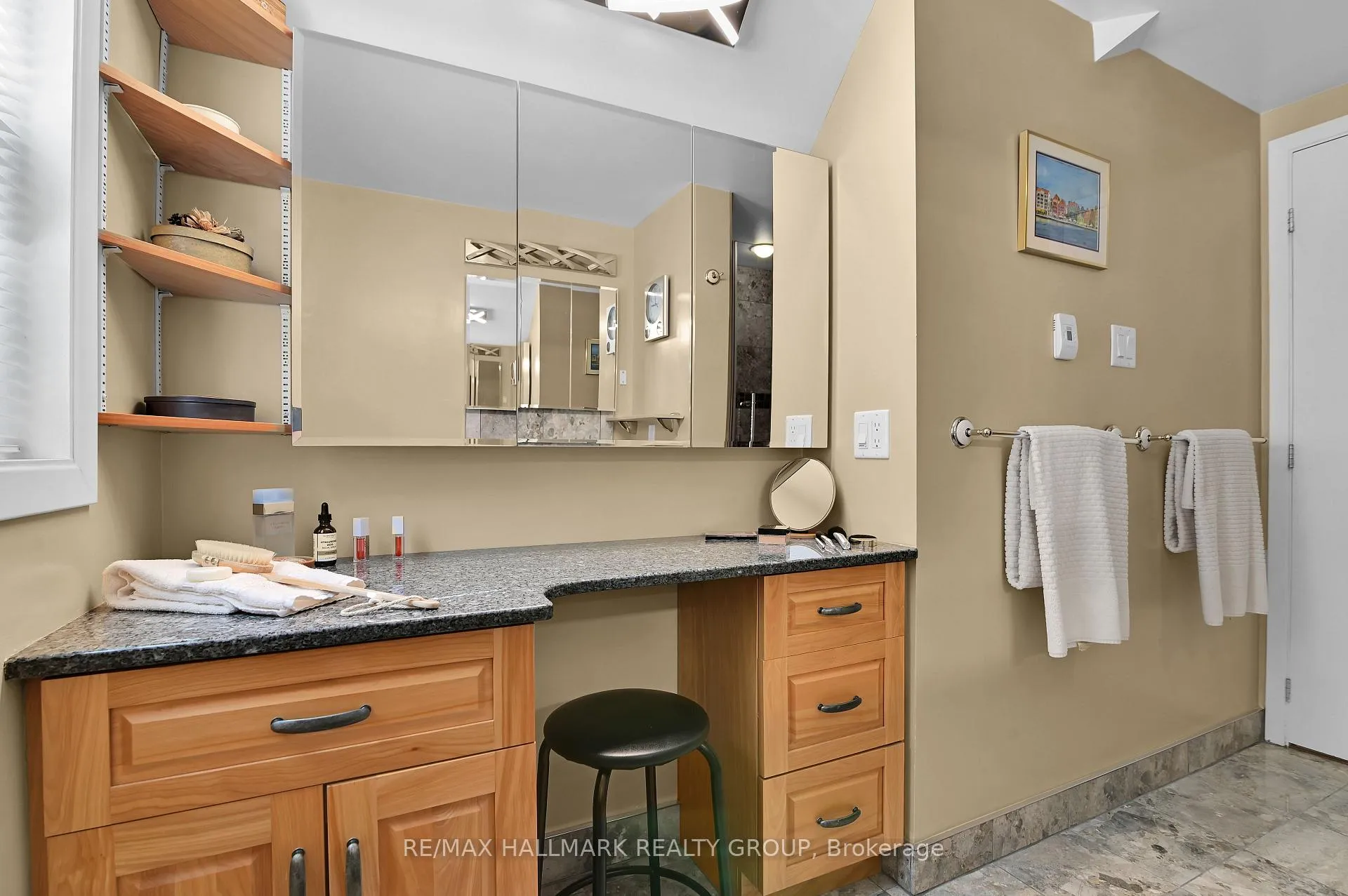 Photo 19 of 401 Richardson Avenue, Ottawa, Woodroffe — HOMEH