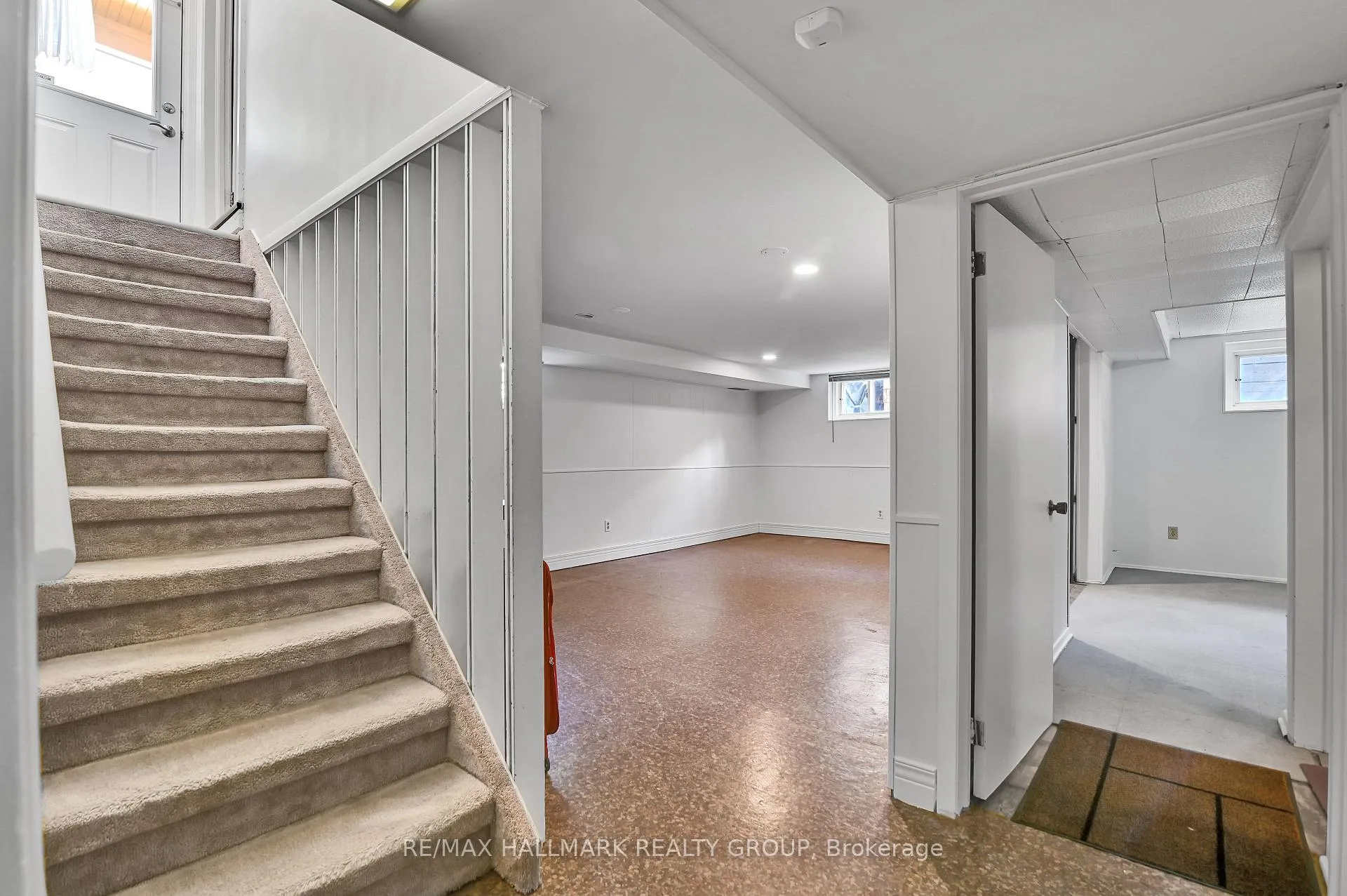Photo 26 of 401 Richardson Avenue, Ottawa, Woodroffe — HOMEH