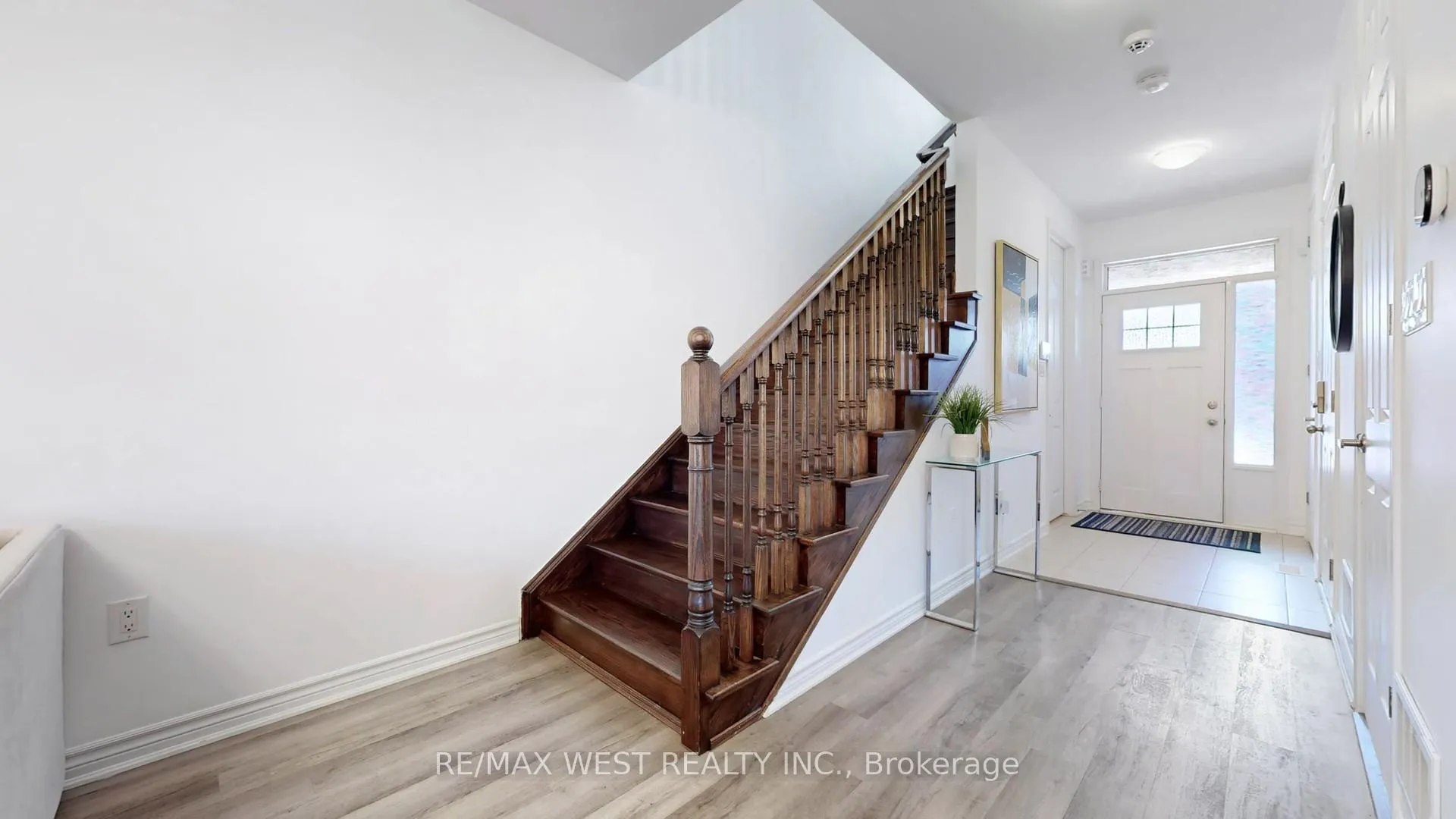 Photo 17 of 902 Sumac Crescent, Milton, Cobban — HOMEH