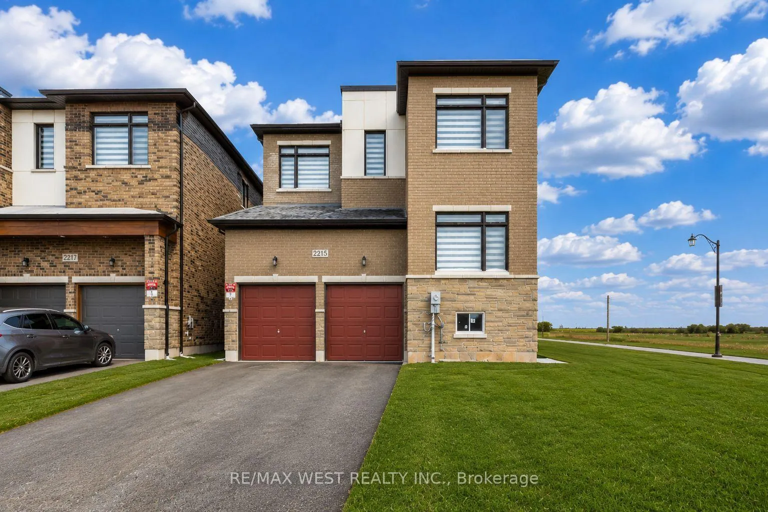 Photo 2 of 2215 Crystal Drive, Oshawa, Kedron — HOMEH