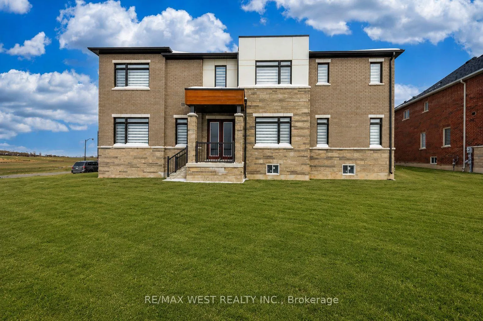 Photo 3 of 2215 Crystal Drive, Oshawa, Kedron — HOMEH