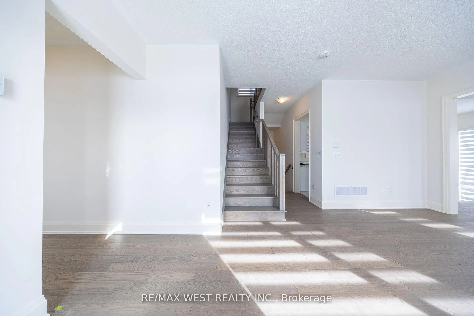Photo 4 of 2215 Crystal Drive, Oshawa, Kedron — HOMEH