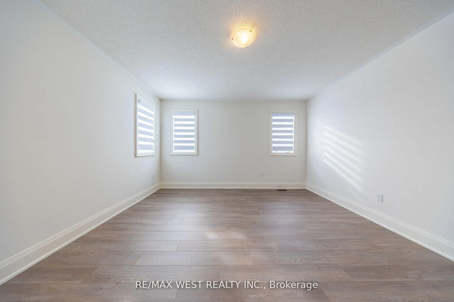 Photo 23 of 2215 Crystal Drive, Oshawa, Kedron — HOMEH