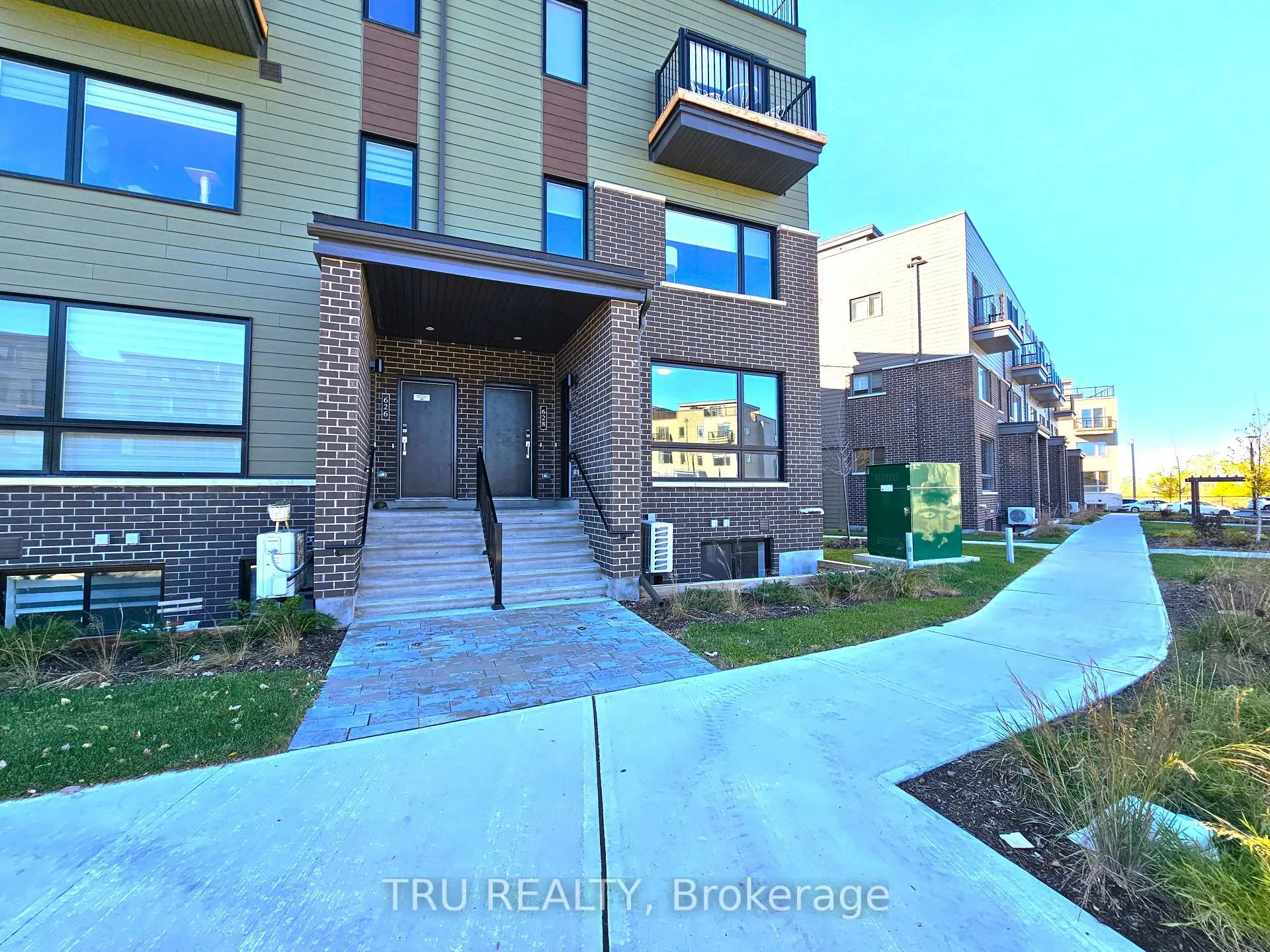 Photo 2 of 630 Mishi Private, Ottawa, CFB Rockcliffe and Area — HOMEH