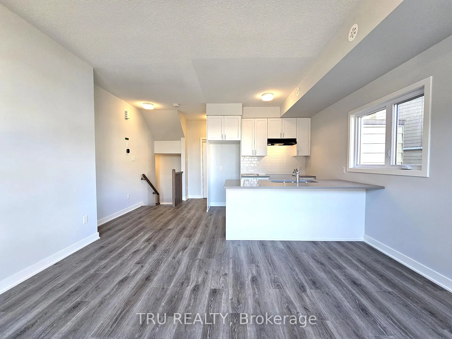 Photo 5 of 630 Mishi Private, Ottawa, CFB Rockcliffe and Area — HOMEH