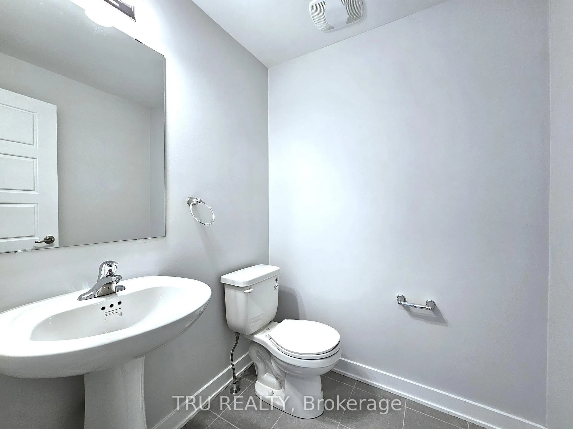 Photo 10 of 630 Mishi Private, Ottawa, CFB Rockcliffe and Area — HOMEH