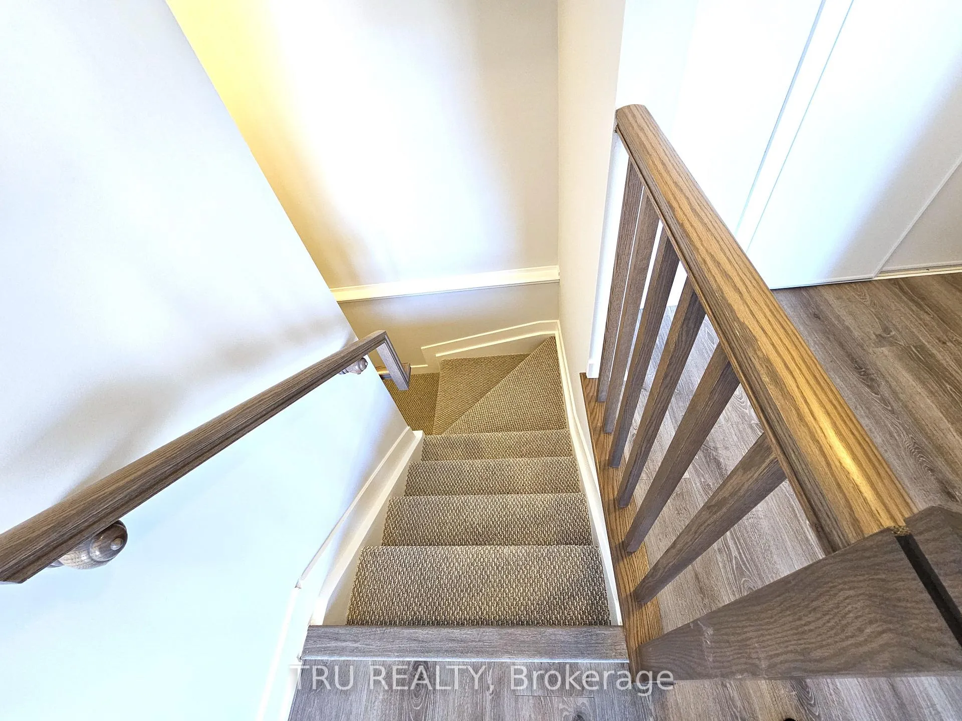 Photo 11 of 630 Mishi Private, Ottawa, CFB Rockcliffe and Area — HOMEH