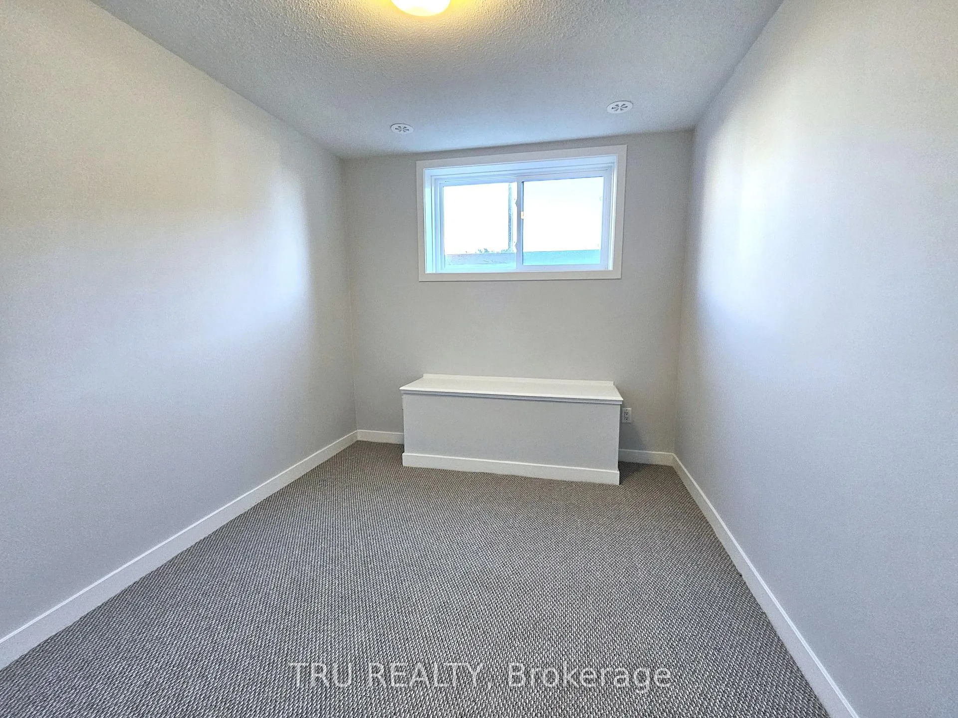 Photo 12 of 630 Mishi Private, Ottawa, CFB Rockcliffe and Area — HOMEH