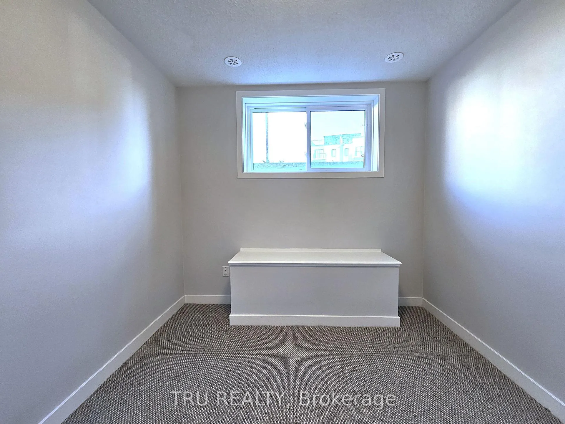 Photo 15 of 630 Mishi Private, Ottawa, CFB Rockcliffe and Area — HOMEH