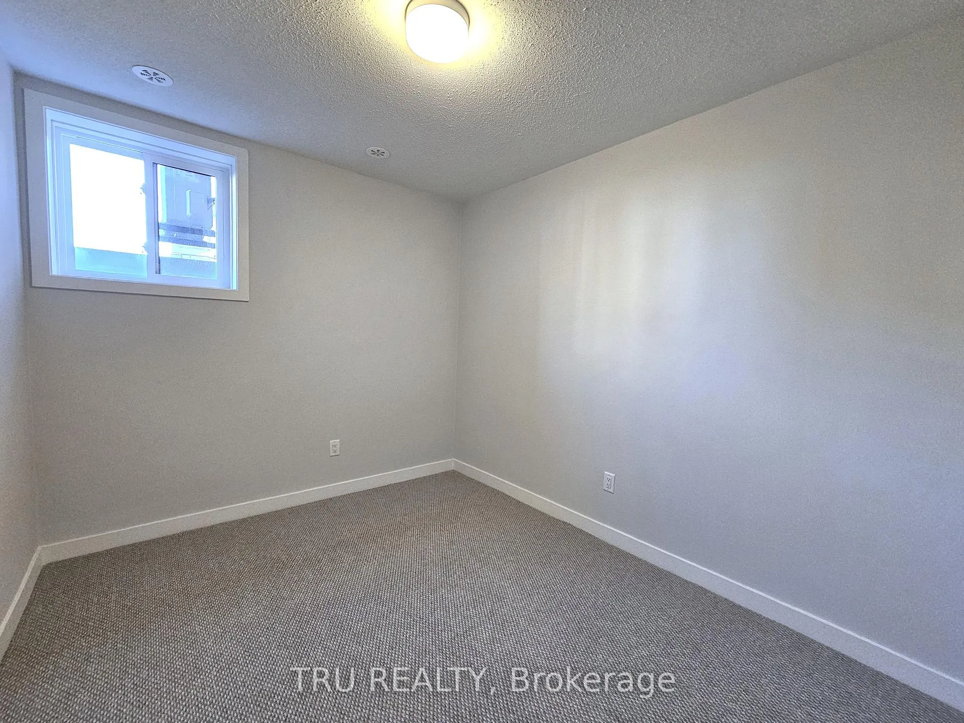 Photo 16 of 630 Mishi Private, Ottawa, CFB Rockcliffe and Area — HOMEH