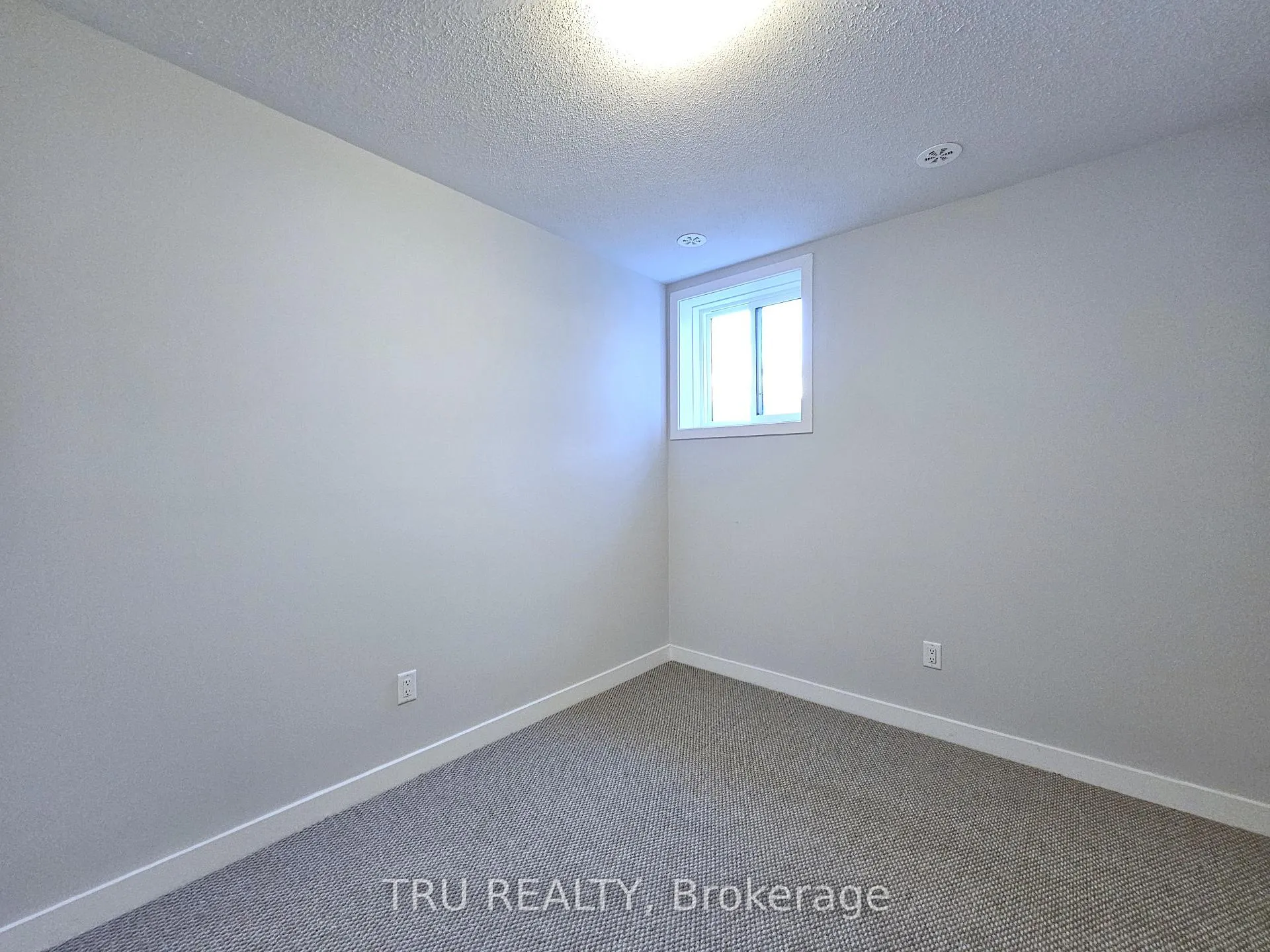 Photo 17 of 630 Mishi Private, Ottawa, CFB Rockcliffe and Area — HOMEH