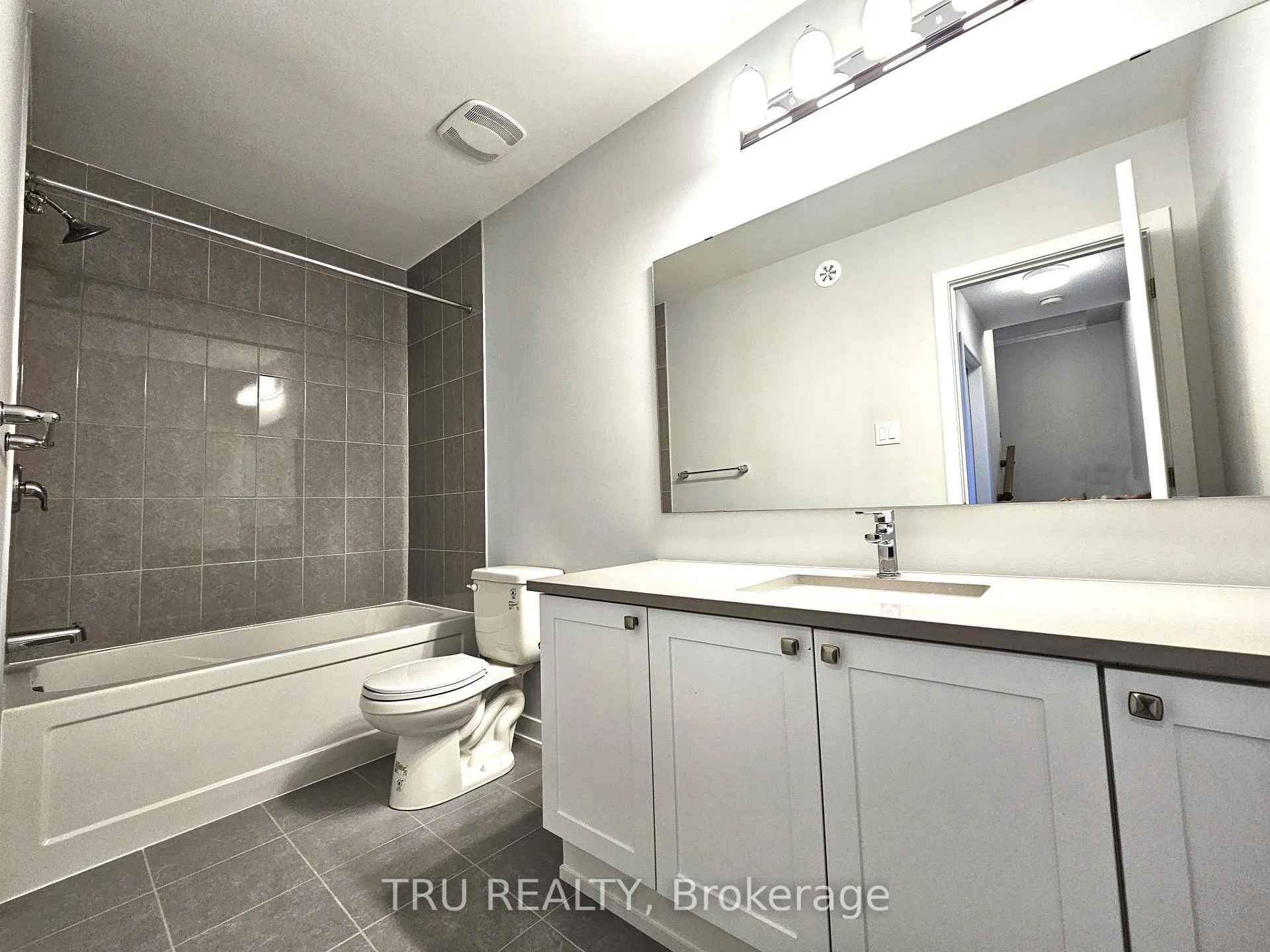 Photo 18 of 630 Mishi Private, Ottawa, CFB Rockcliffe and Area — HOMEH