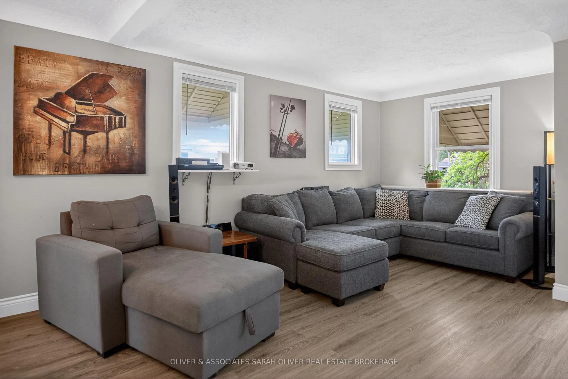 Photo 7 of 24 Third Avenue, St. Thomas — HOMEH