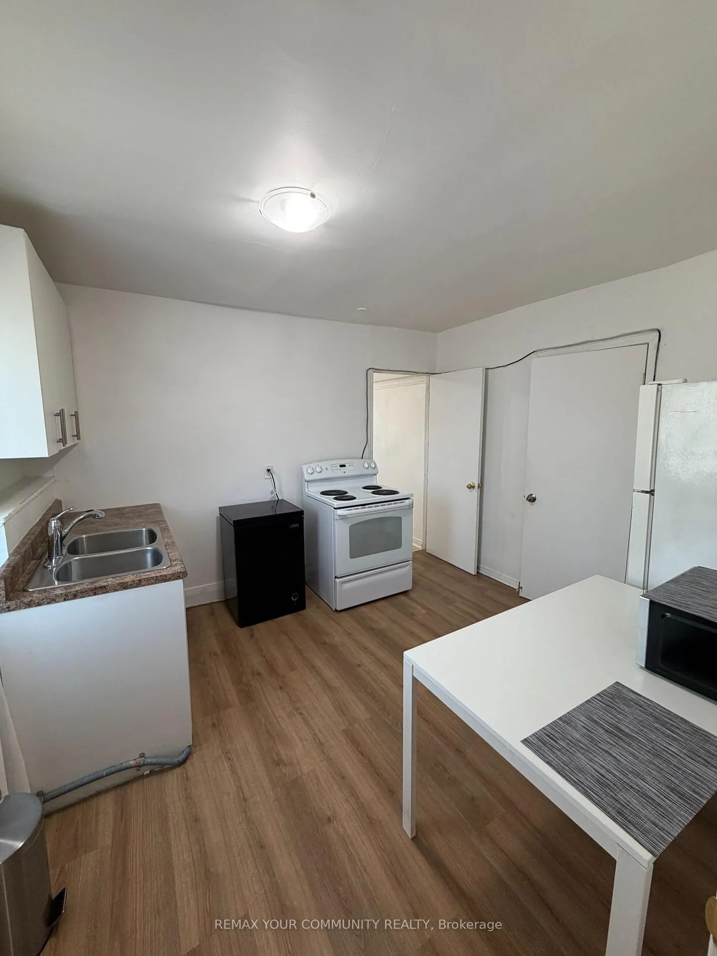 Photo 3 of 214 Earlscourt Avenue, Toronto, Corso Italia-Davenport — HOMEH
