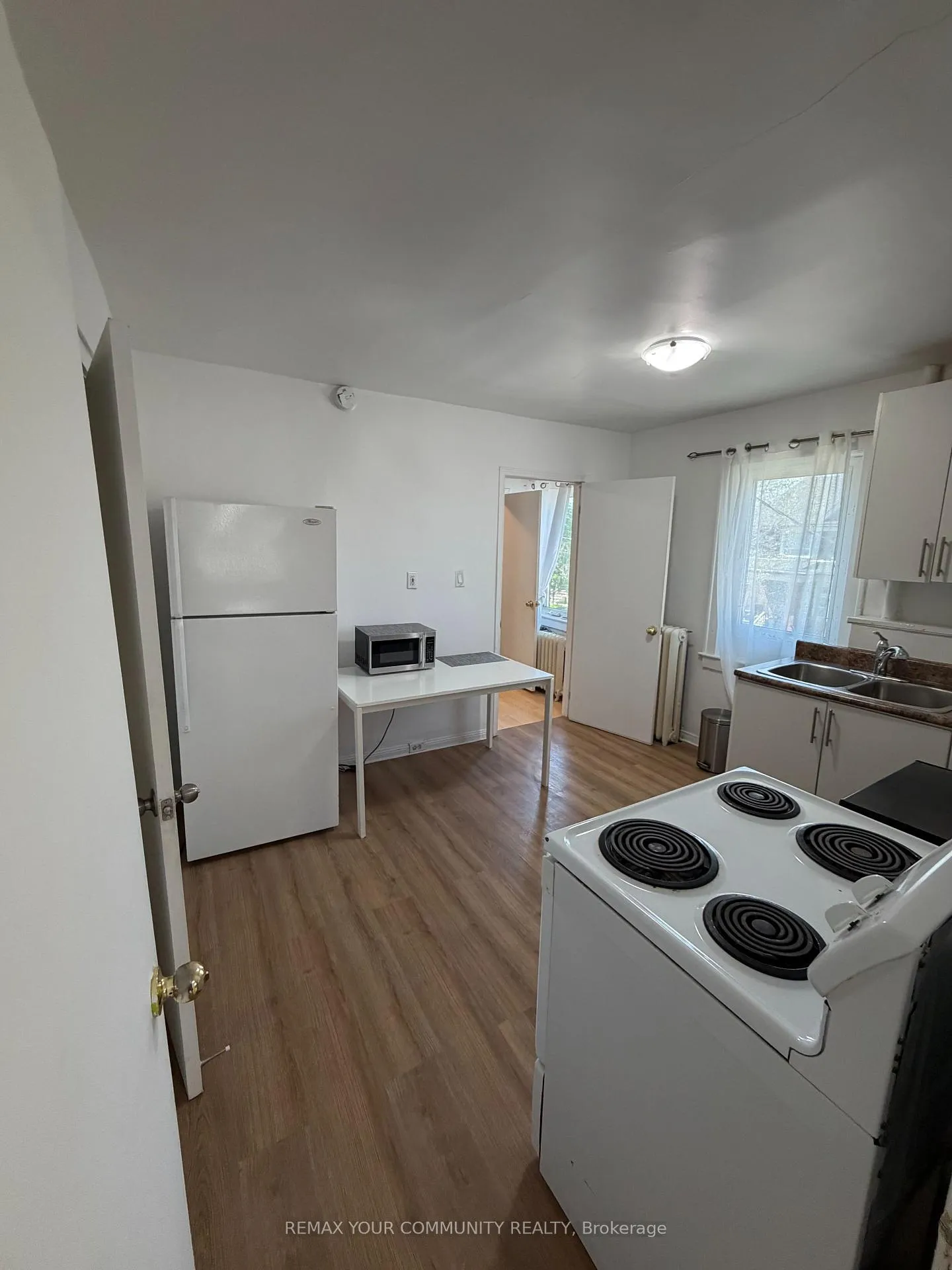 Photo 4 of 214 Earlscourt Avenue, Toronto, Corso Italia-Davenport — HOMEH