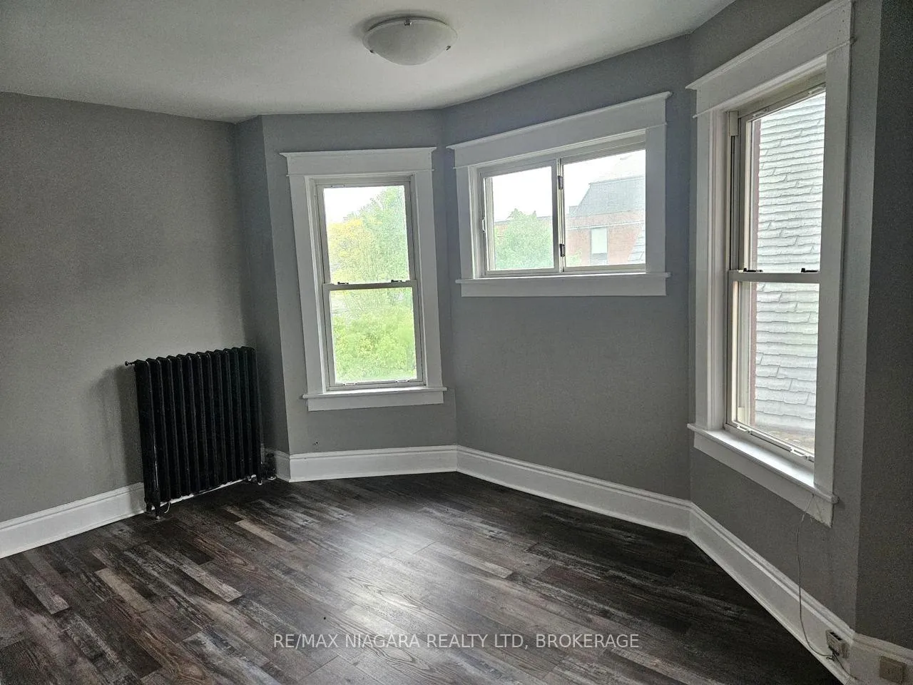 Photo 5 of Unit 2, 23 Avenue Place, Welland, Welland Downtown — HOMEH