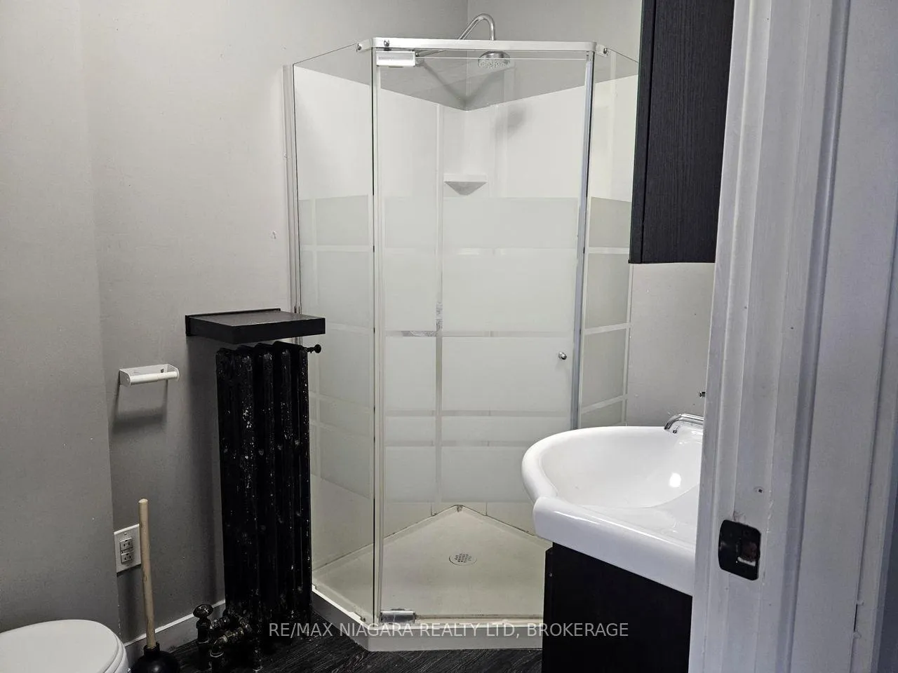 Photo 16 of Unit 2, 23 Avenue Place, Welland, Welland Downtown — HOMEH