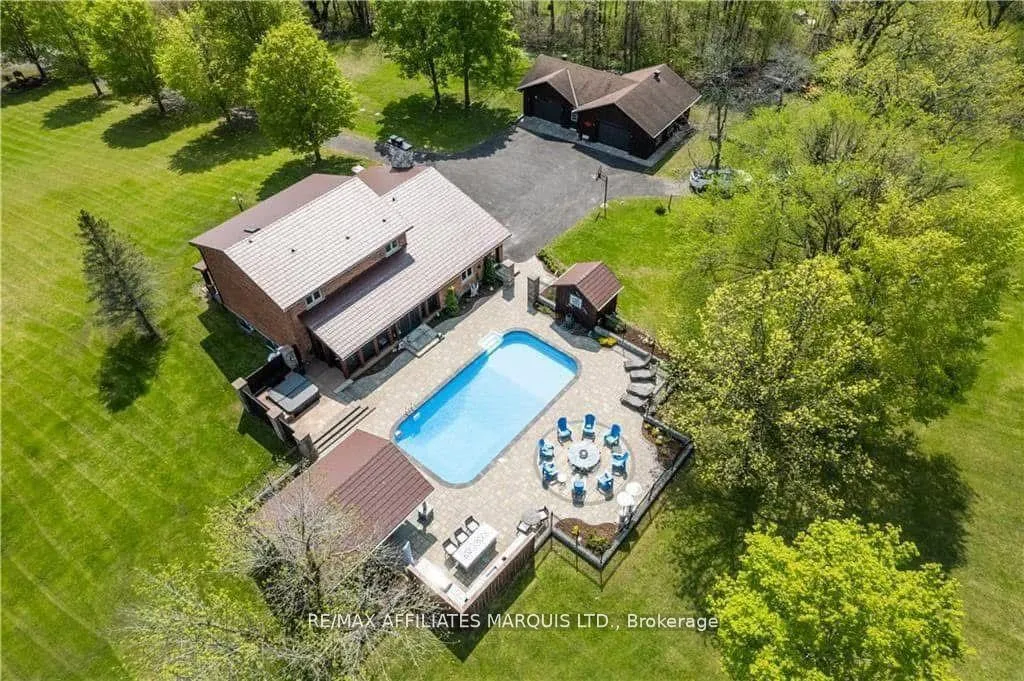 Photo 2 of 18521 County Road 19, South Glengarry, South Glengarry (Charlottenburgh) Twp — HOMEH
