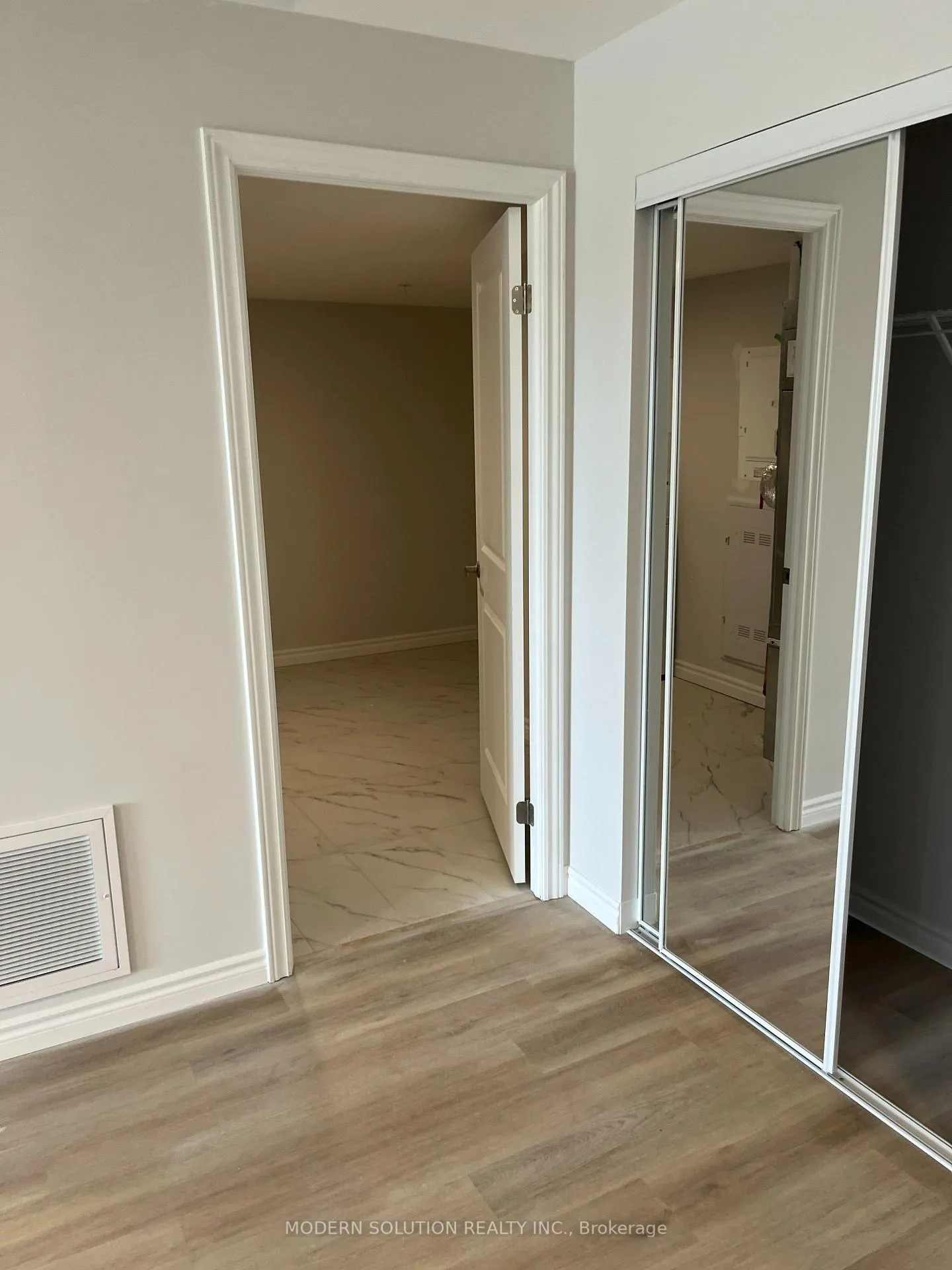 Photo 4 of Unit 806, 425 Watson Parkway N, Guelph, Grange Road — HOMEH