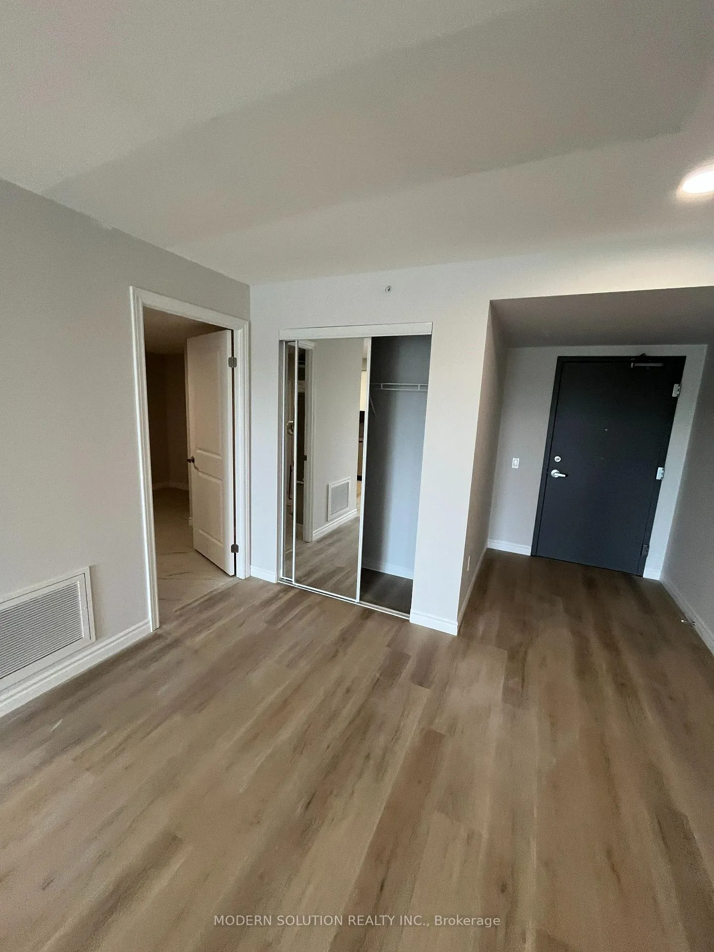 Photo 6 of Unit 806, 425 Watson Parkway N, Guelph, Grange Road — HOMEH