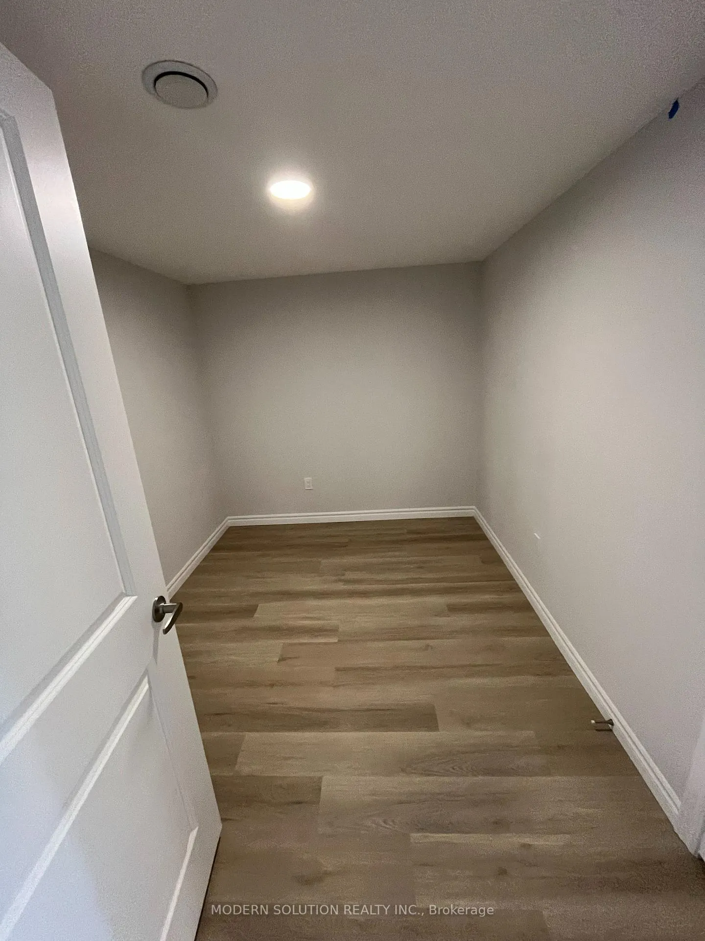 Photo 7 of Unit 806, 425 Watson Parkway N, Guelph, Grange Road — HOMEH