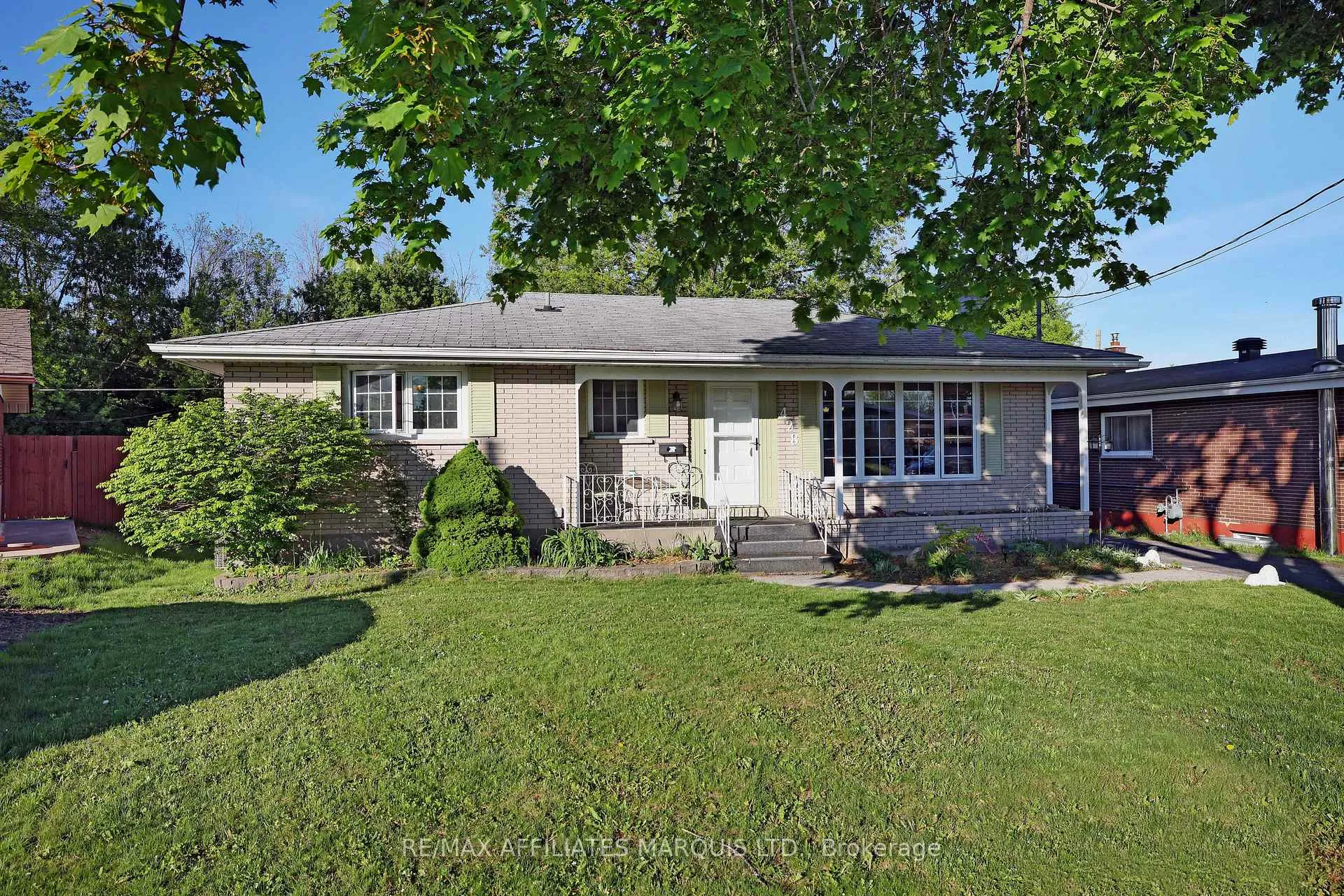 Photo of 428 Bellevue Crescent