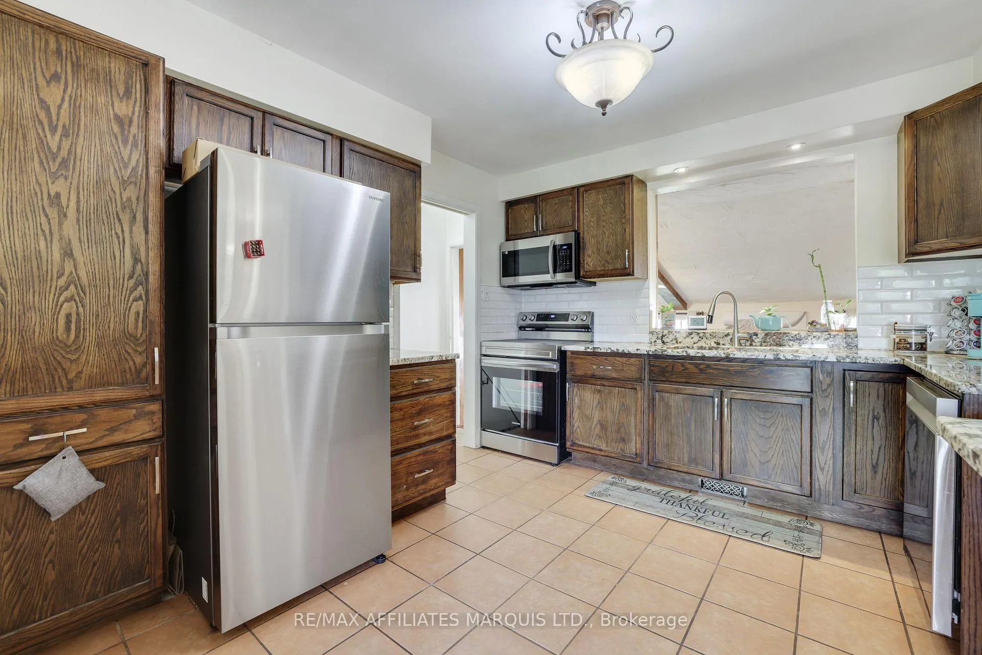 Photo 9 of 428 Bellevue Crescent, Cornwall — HOMEH