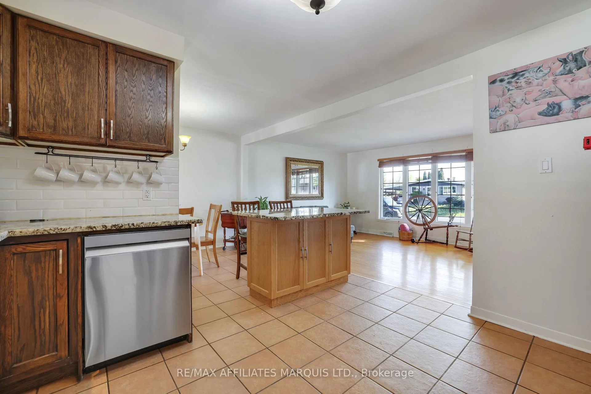 Photo 11 of 428 Bellevue Crescent, Cornwall — HOMEH