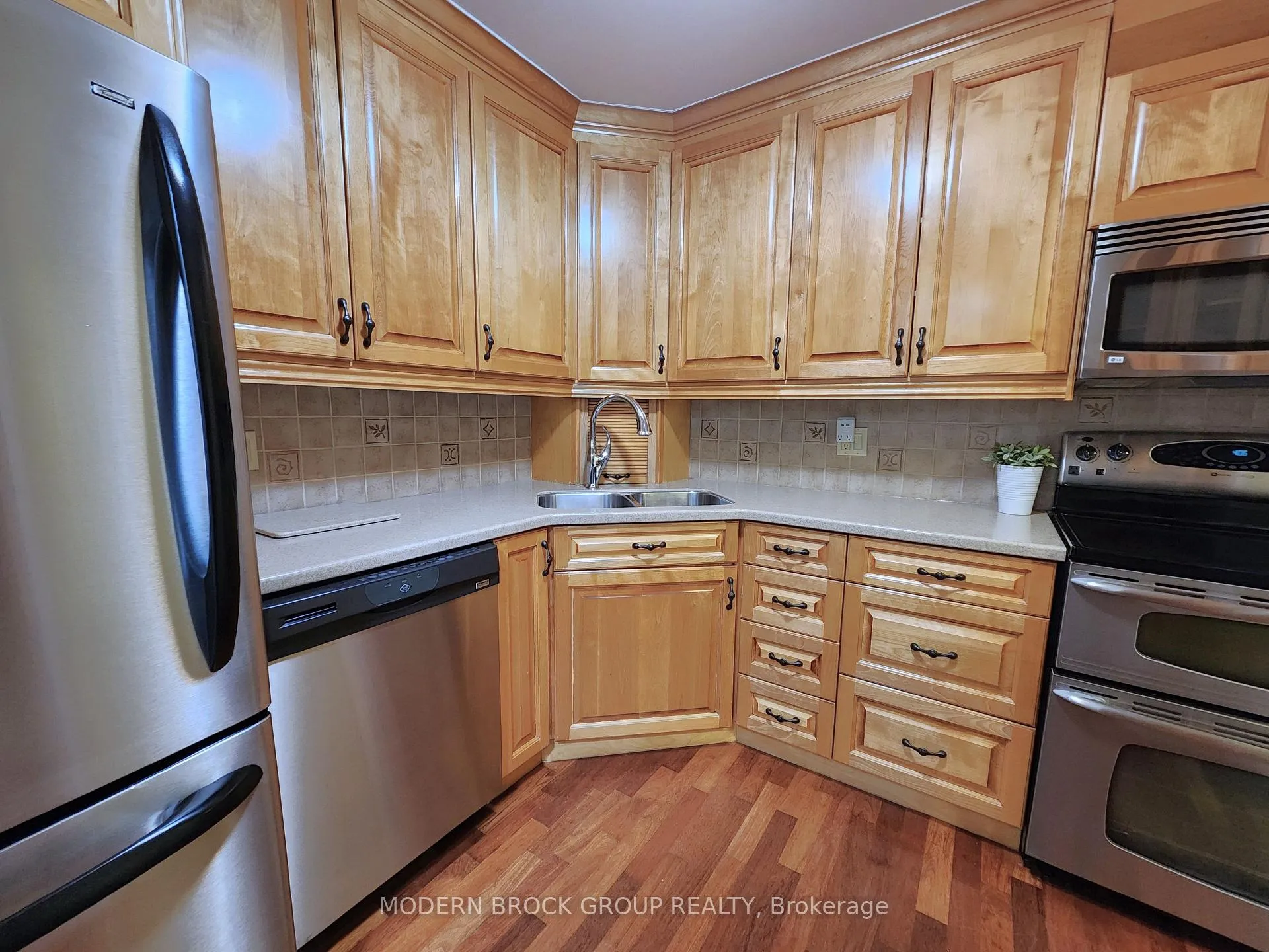Photo 8 of Unit 110, 820 Laurier Boulevard, Brockville — HOMEH
