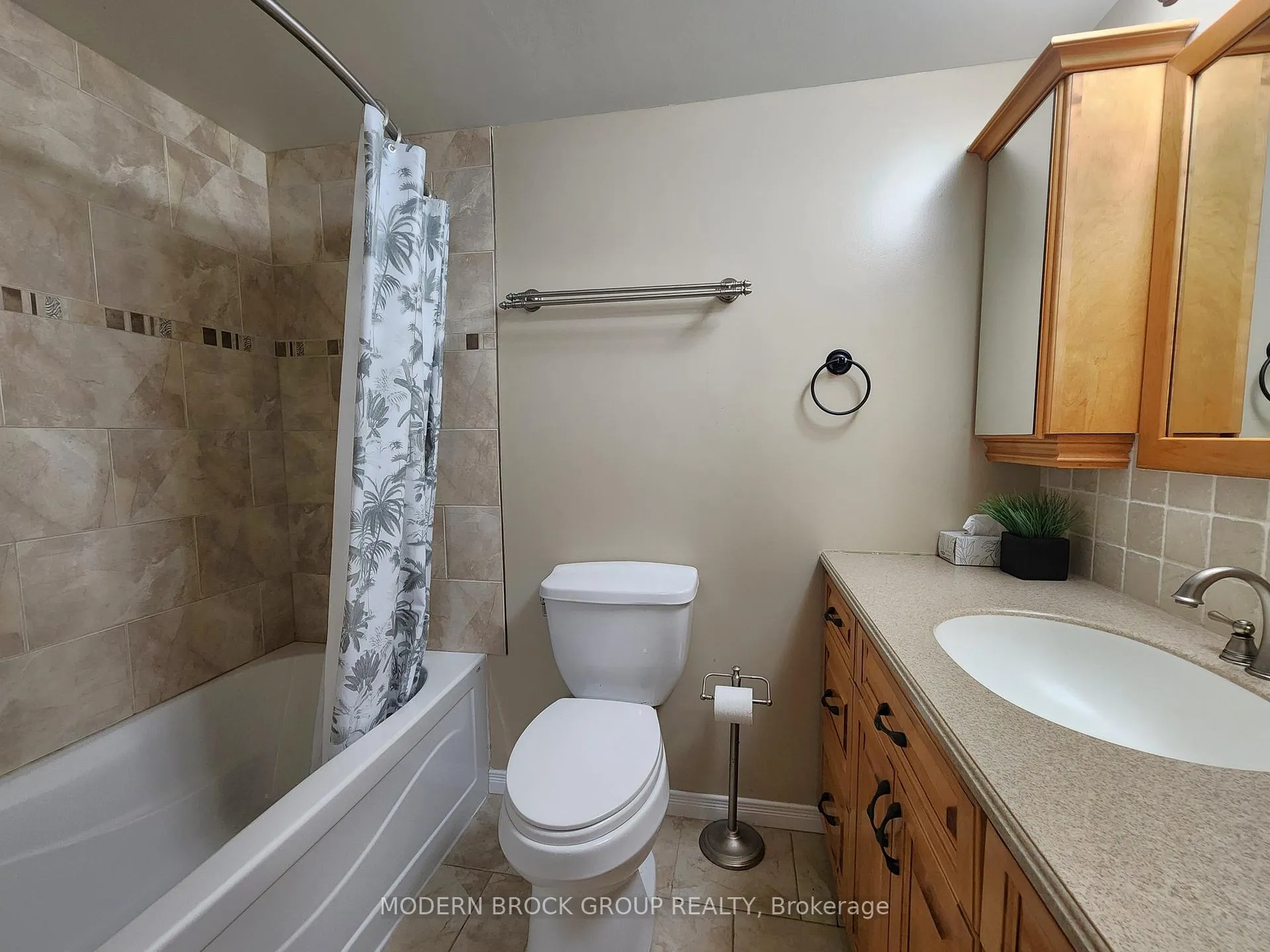 Photo 20 of Unit 110, 820 Laurier Boulevard, Brockville — HOMEH
