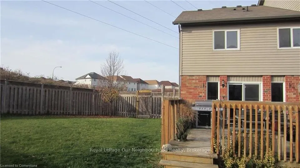 Photo 14 of 21 Snowdrop Crescent, Kitchener — HOMEH