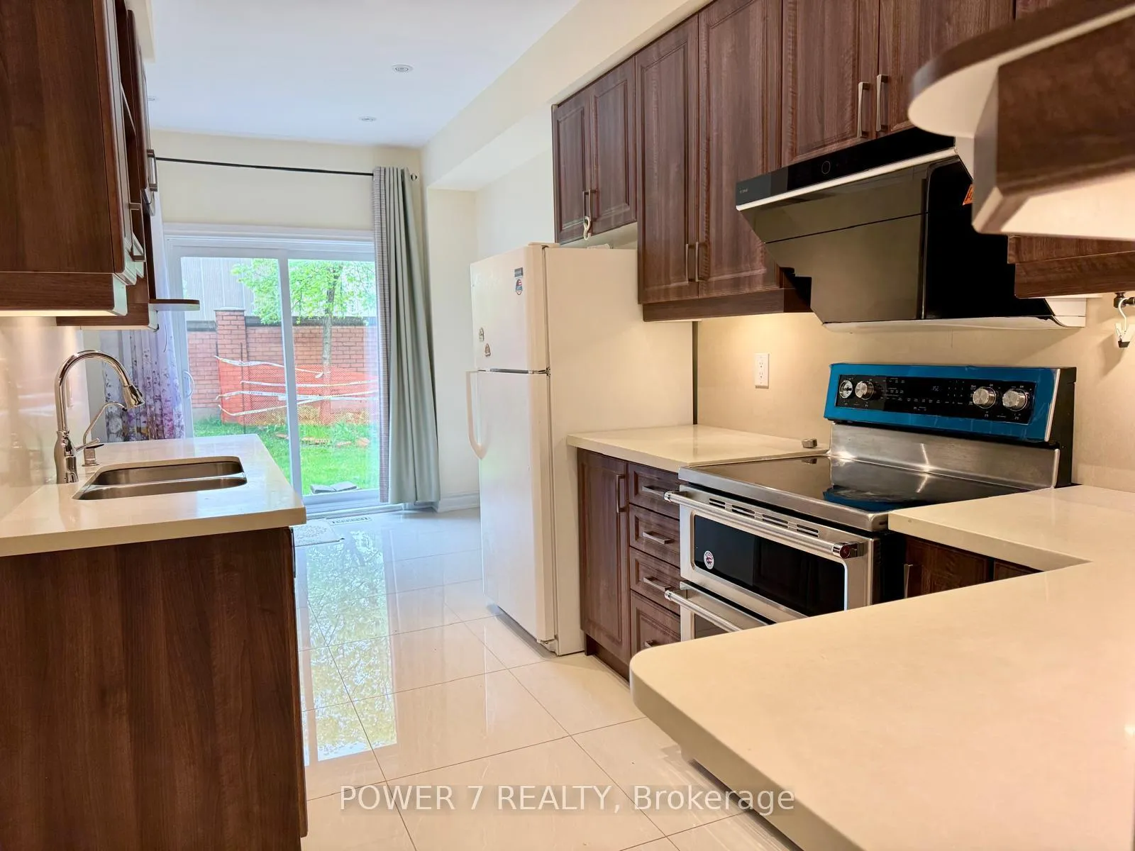 Photo 5 of 8 Zermatt Way, Markham, Unionville — HOMEH