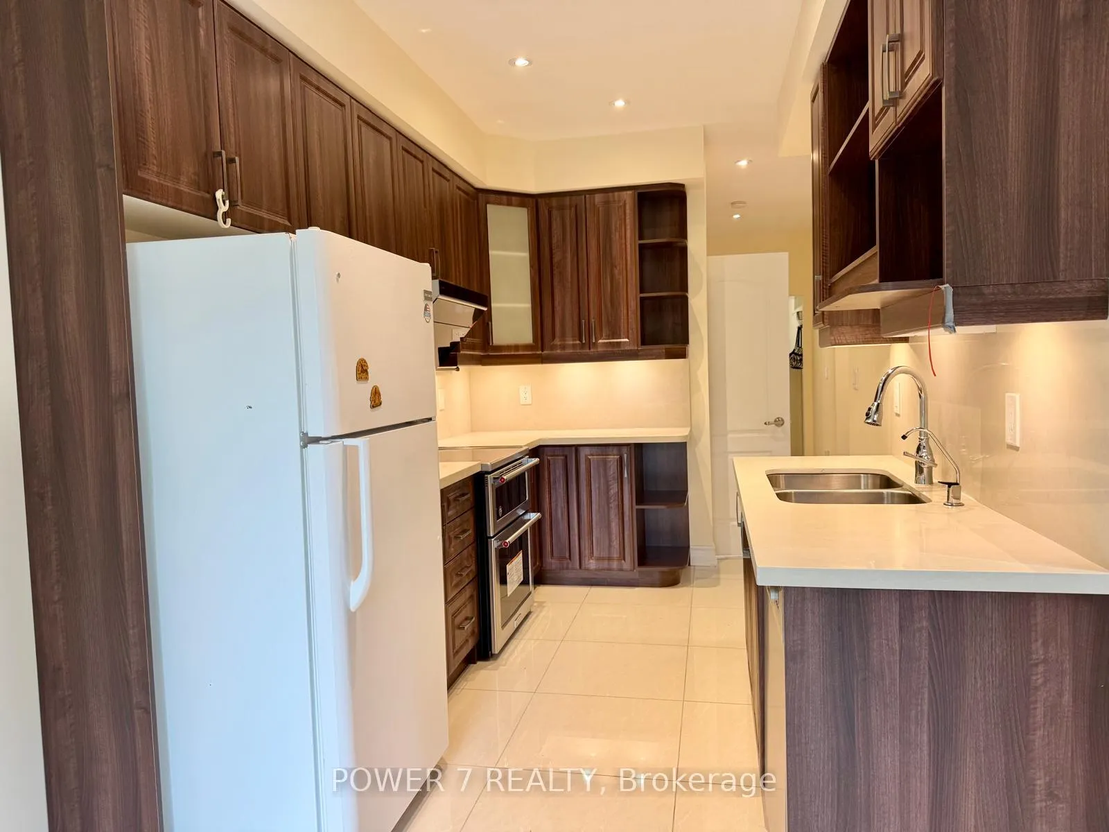 Photo 6 of 8 Zermatt Way, Markham, Unionville — HOMEH