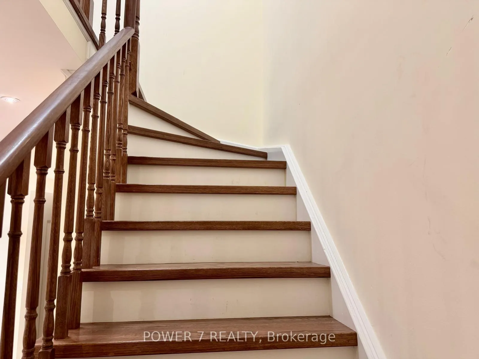 Photo 7 of 8 Zermatt Way, Markham, Unionville — HOMEH