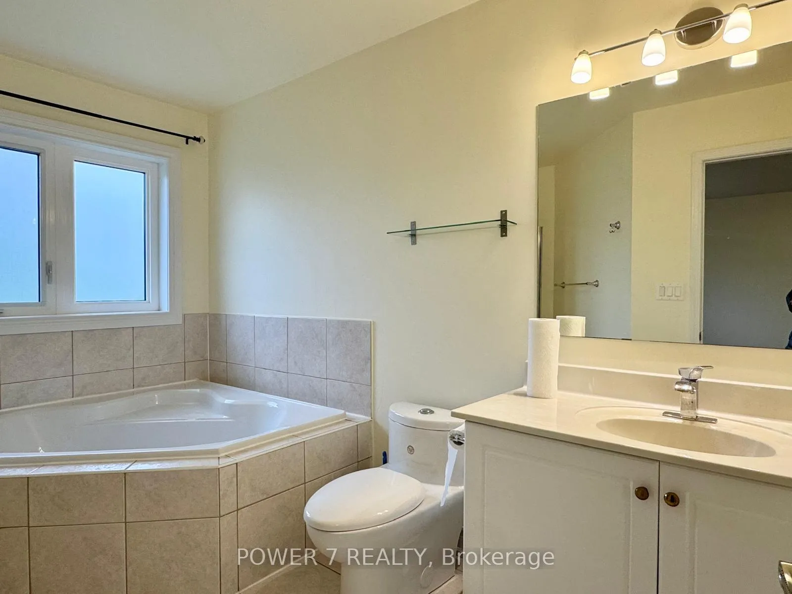 Photo 11 of 8 Zermatt Way, Markham, Unionville — HOMEH