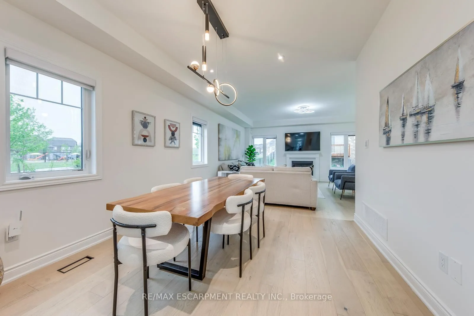 Photo 5 of 3937 Leonardo Street, Burlington, Alton — HOMEH