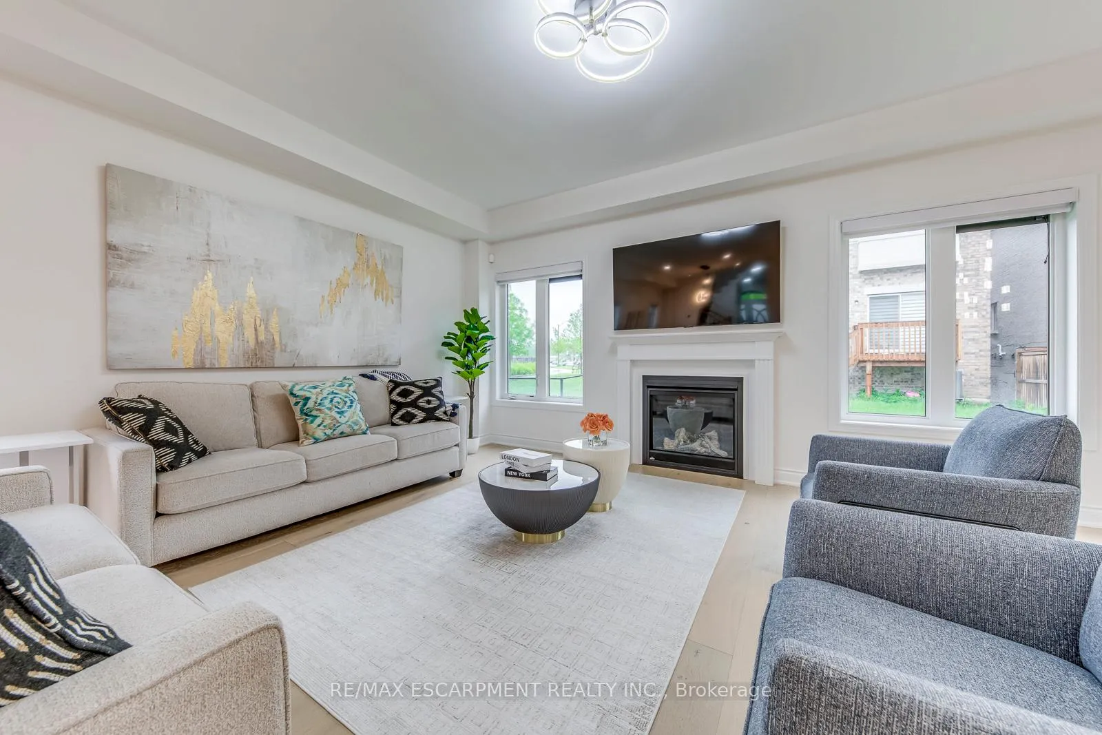Photo 6 of 3937 Leonardo Street, Burlington, Alton — HOMEH
