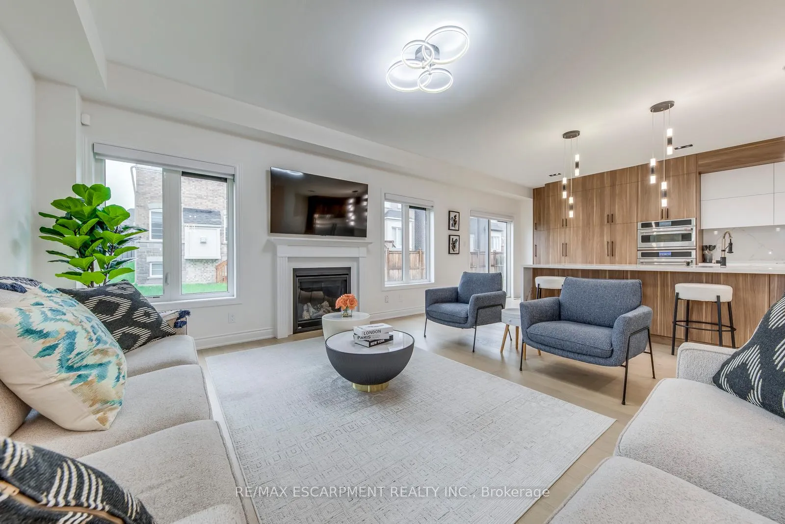 Photo 7 of 3937 Leonardo Street, Burlington, Alton — HOMEH