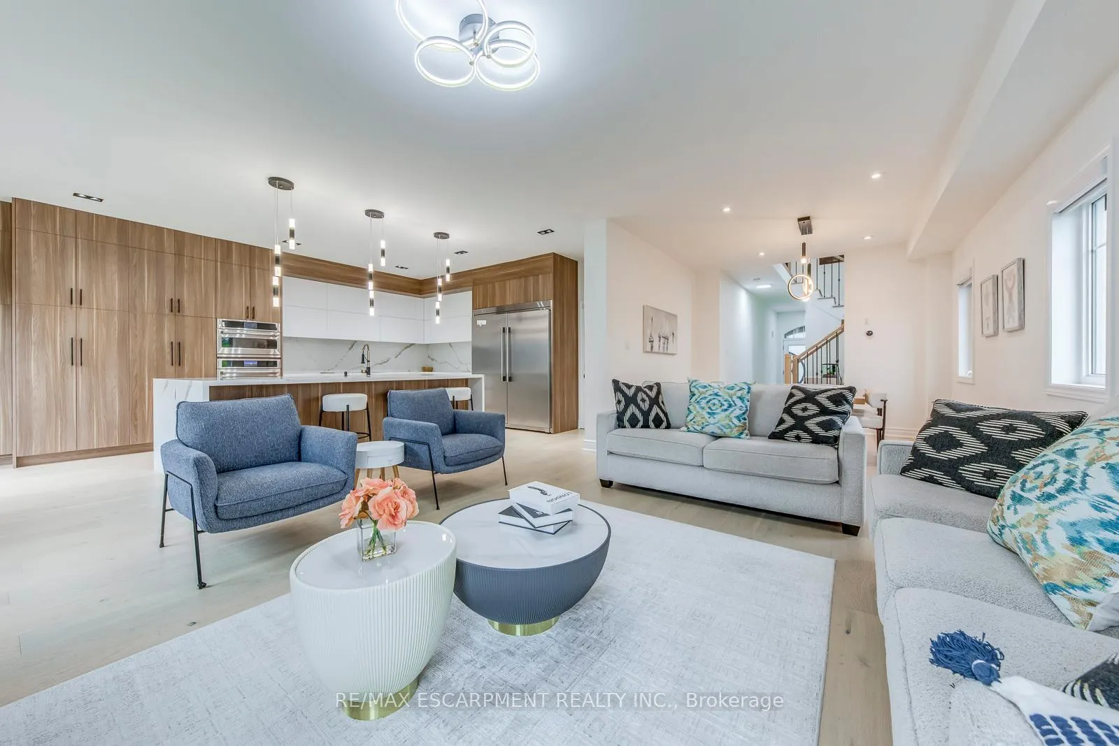 Photo 8 of 3937 Leonardo Street, Burlington, Alton — HOMEH