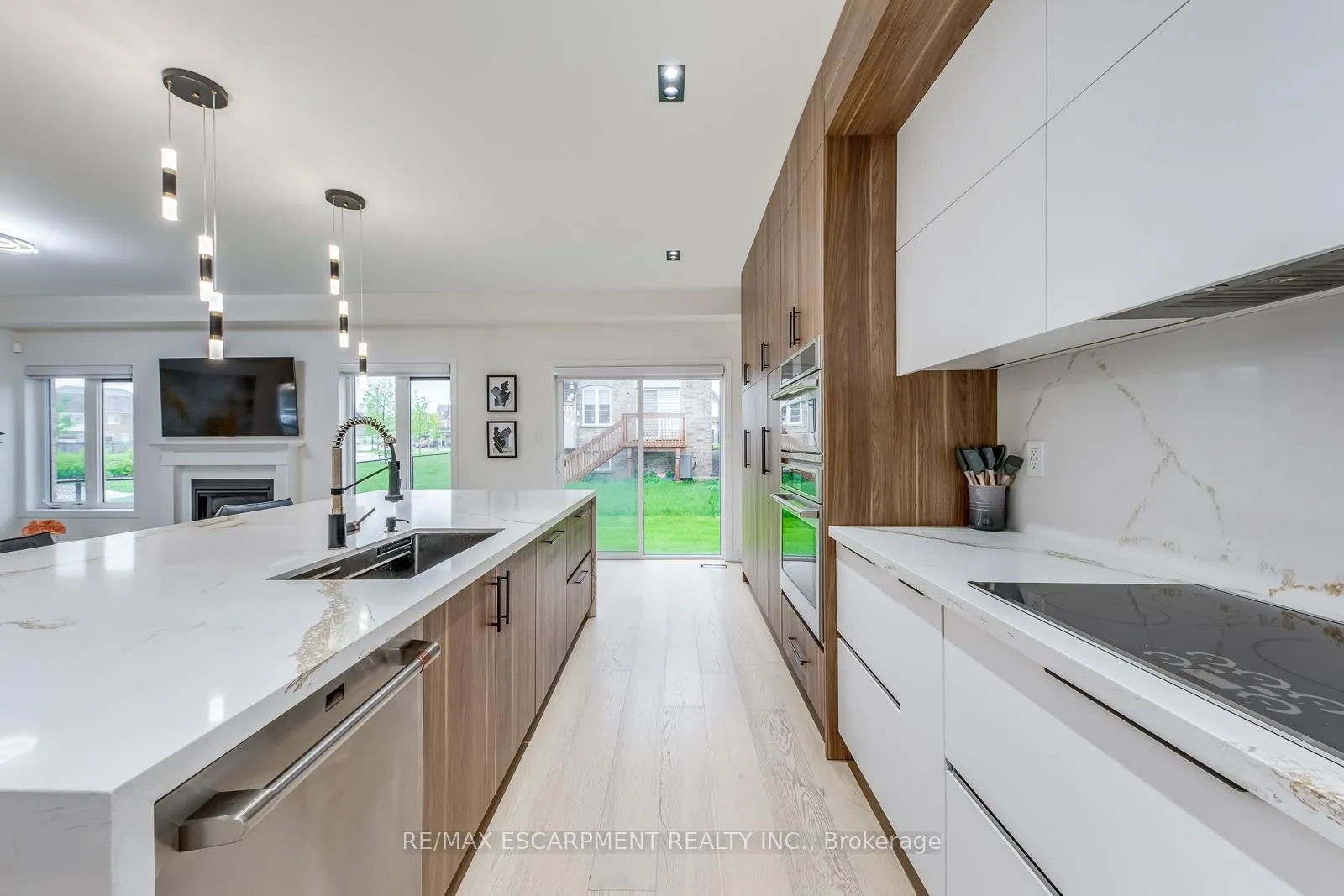 Photo 11 of 3937 Leonardo Street, Burlington, Alton — HOMEH