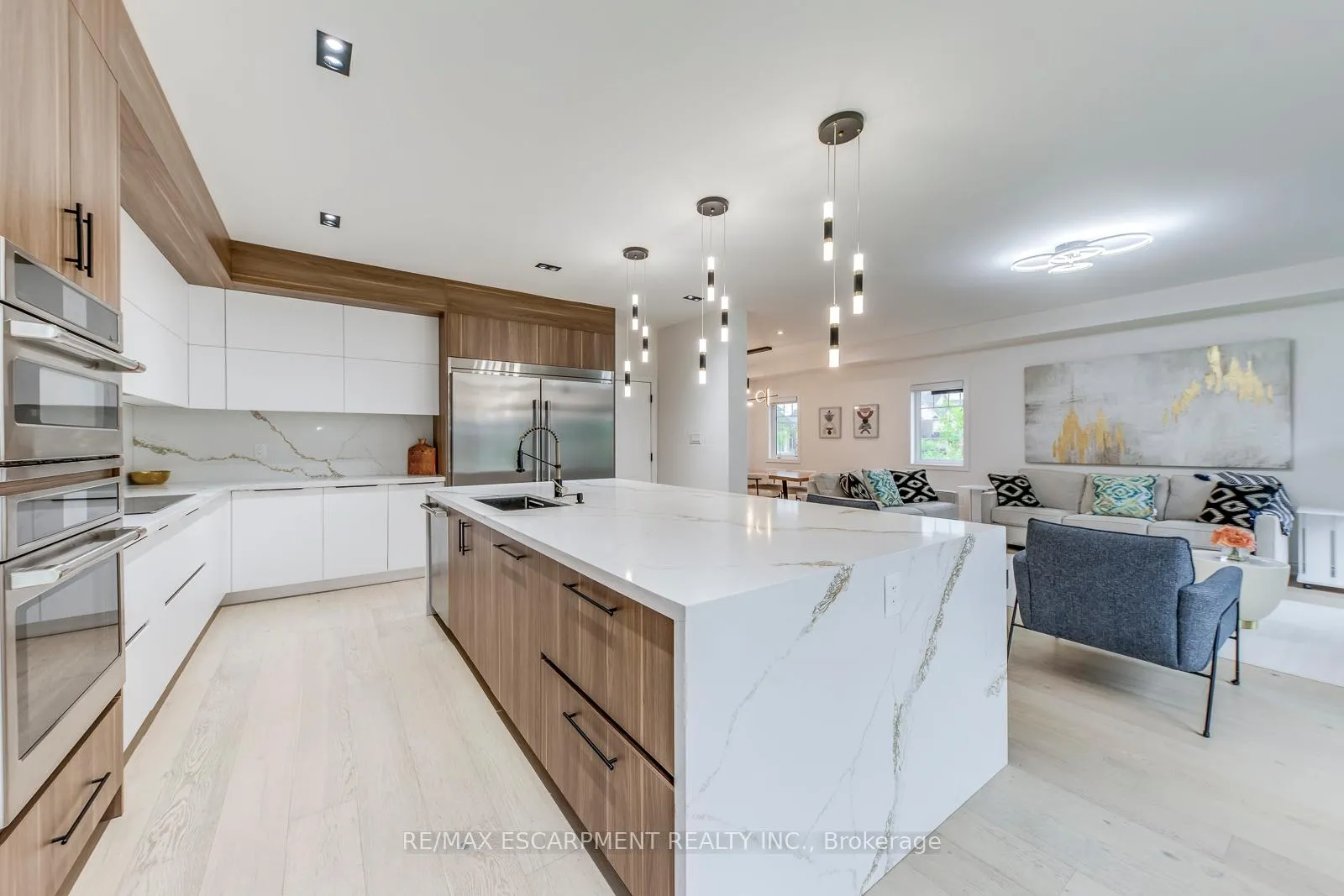 Photo 13 of 3937 Leonardo Street, Burlington, Alton — HOMEH