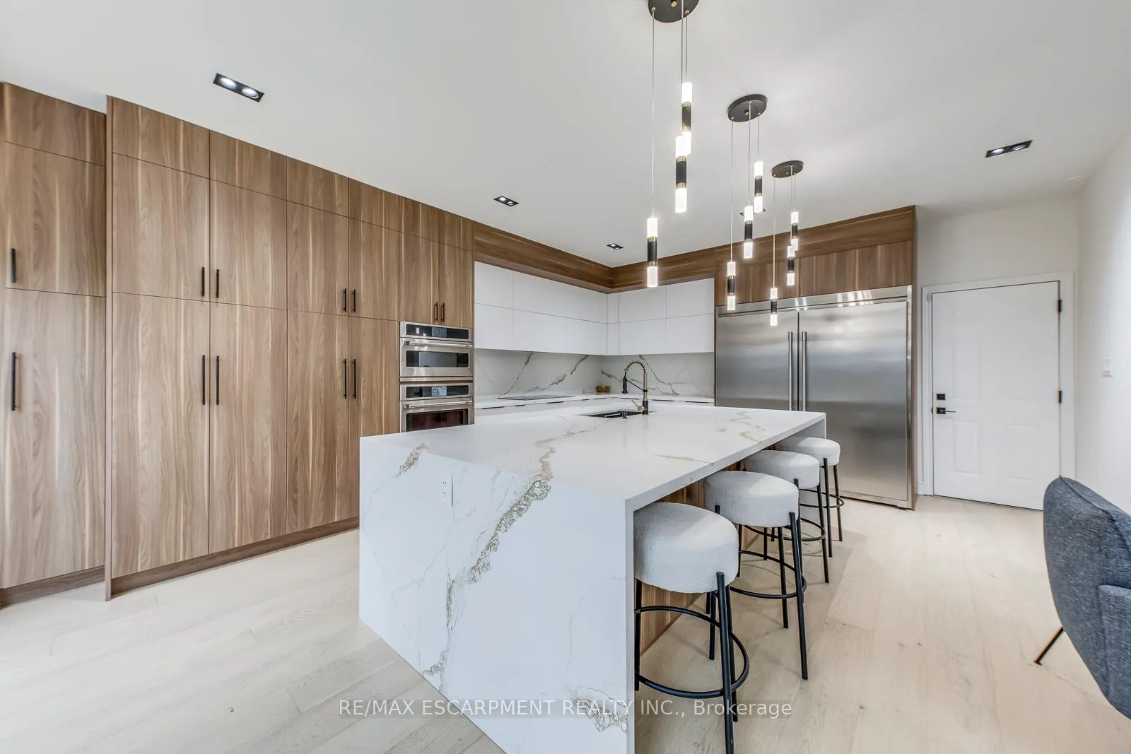 Photo 14 of 3937 Leonardo Street, Burlington, Alton — HOMEH