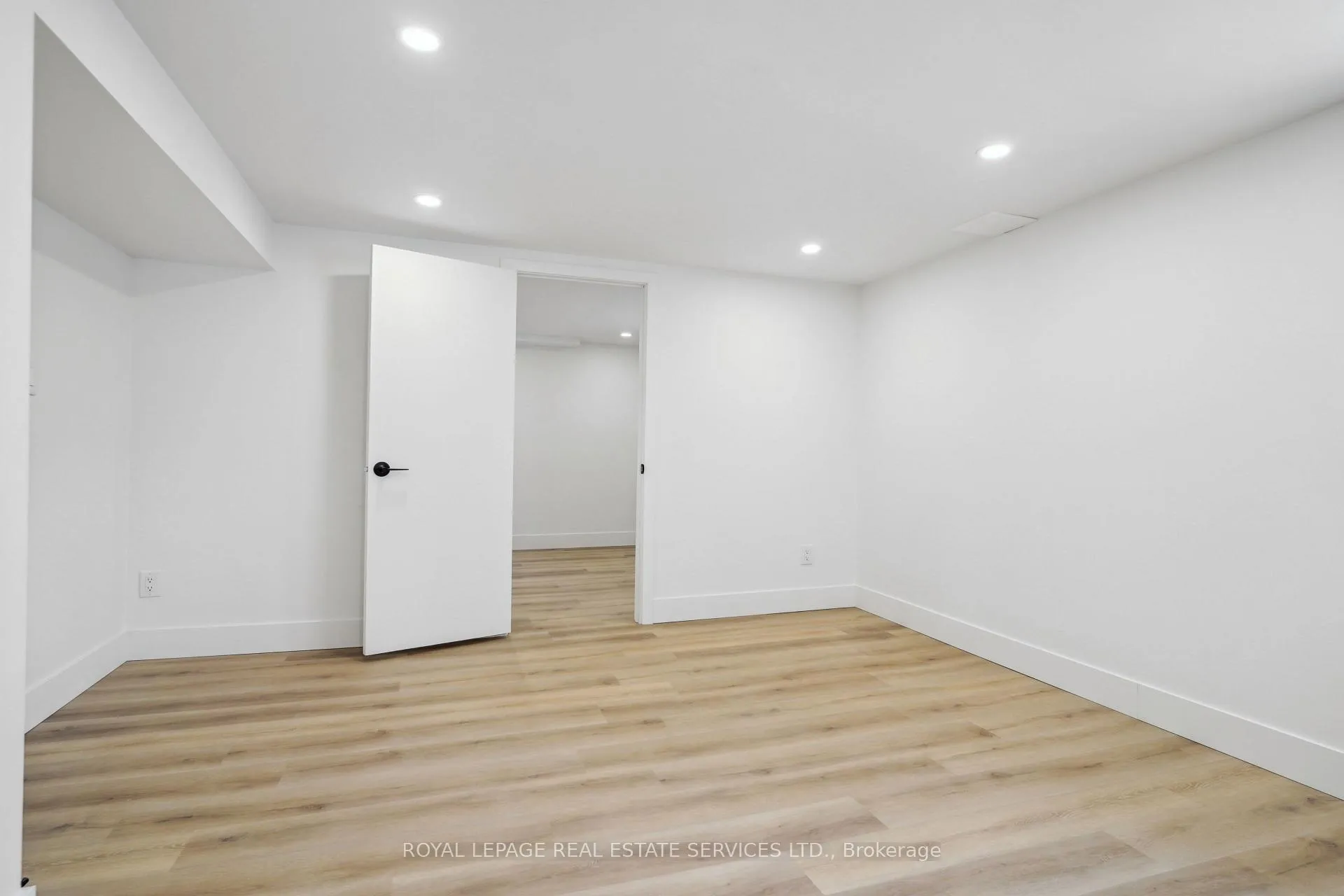 Photo 10 of Unit Suite A, 1 Yorkview Drive, Etobicoke, Stonegate-Queensway — HOMEH