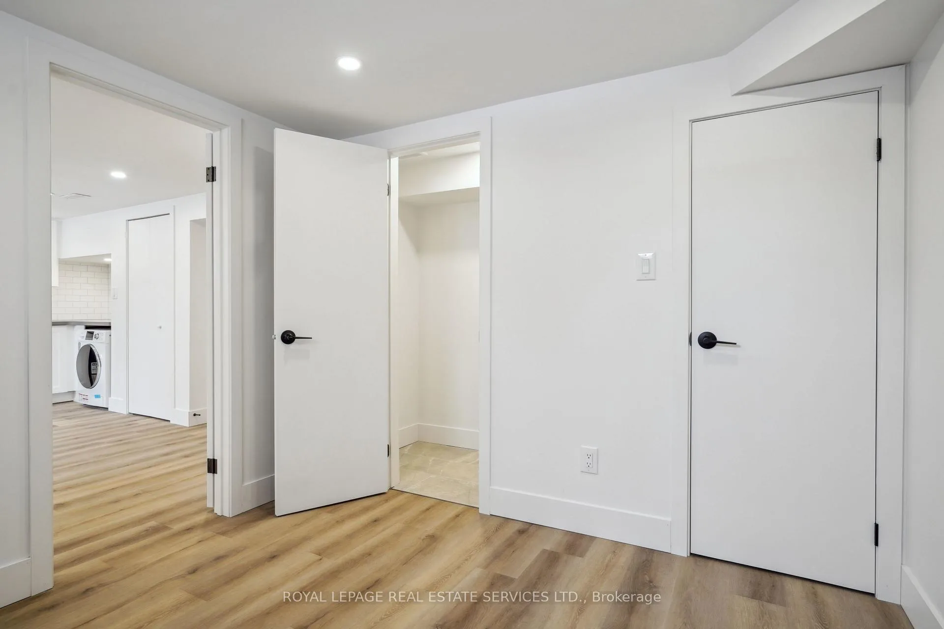 Photo 12 of Unit Suite A, 1 Yorkview Drive, Etobicoke, Stonegate-Queensway — HOMEH