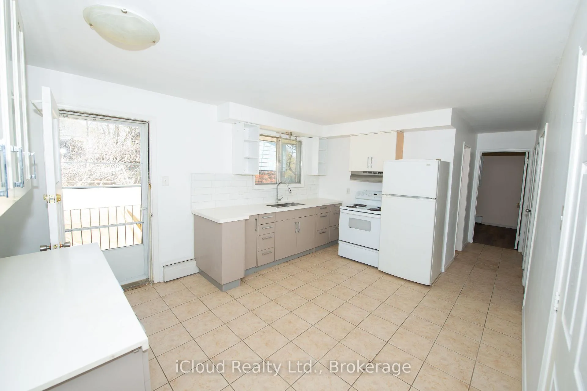 Photo 3 of 536 Glen Forrest Boulevard, Waterloo, Lakeshore Village — HOMEH