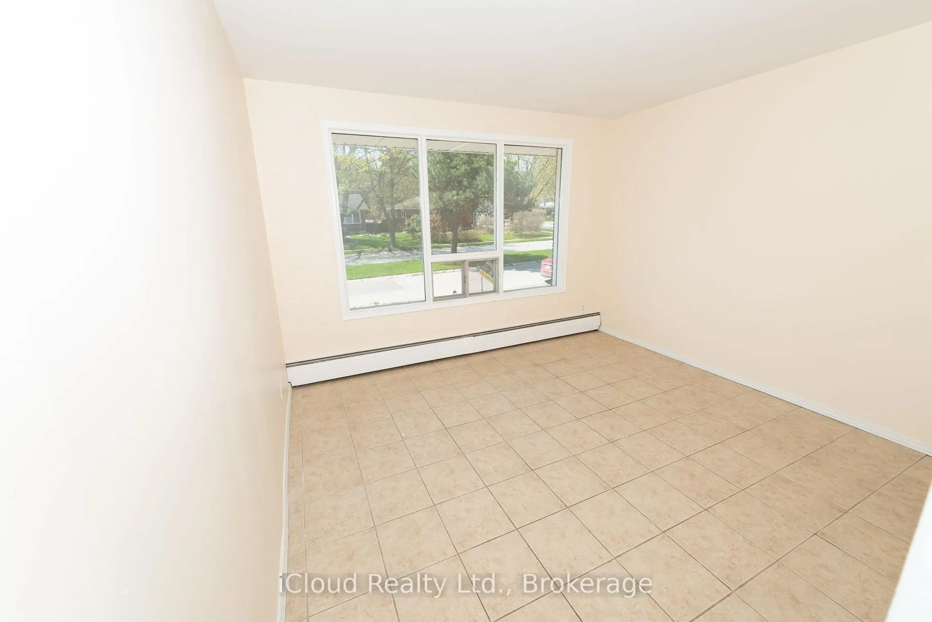 Photo 4 of 536 Glen Forrest Boulevard, Waterloo, Lakeshore Village — HOMEH