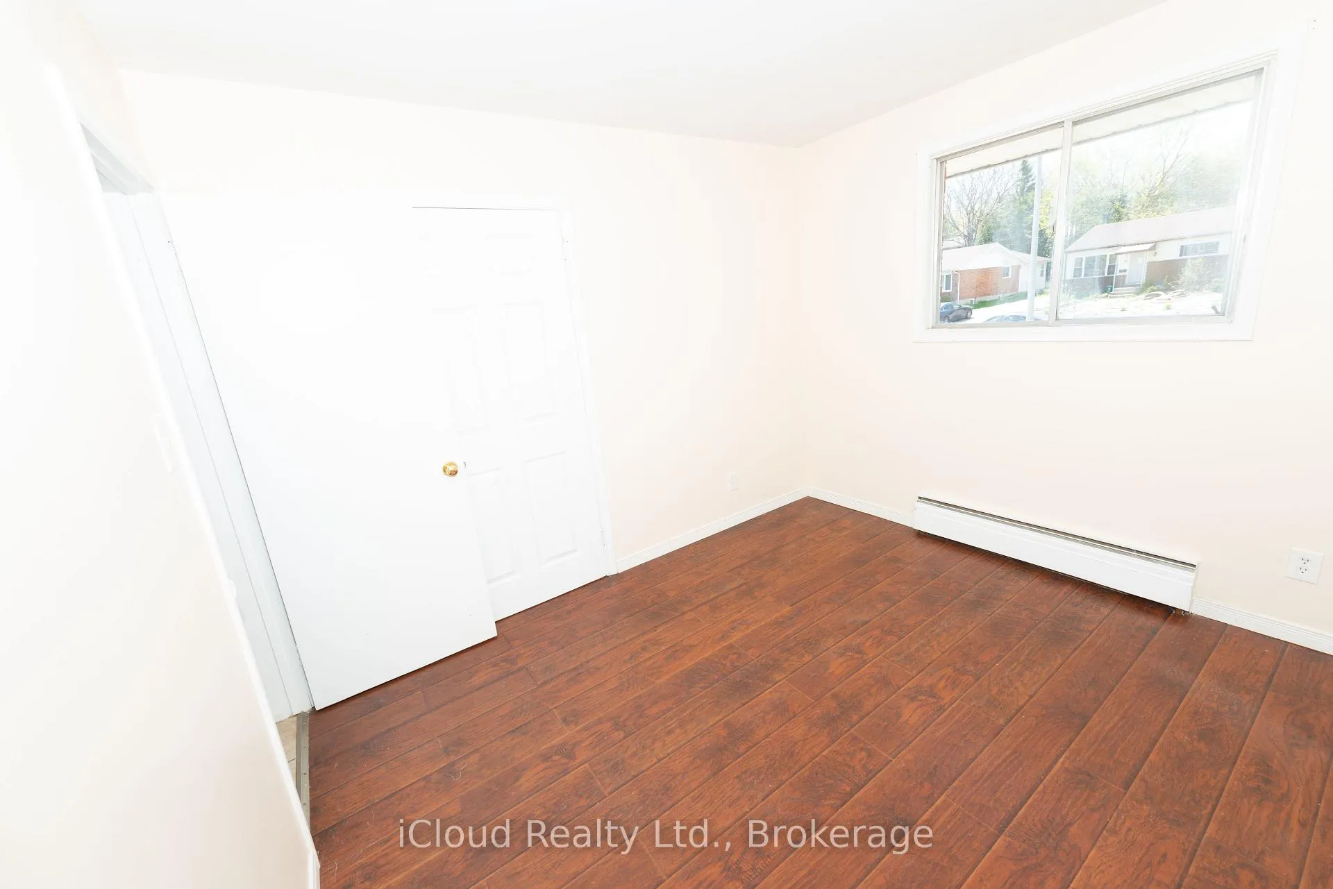 Photo 6 of 536 Glen Forrest Boulevard, Waterloo, Lakeshore Village — HOMEH
