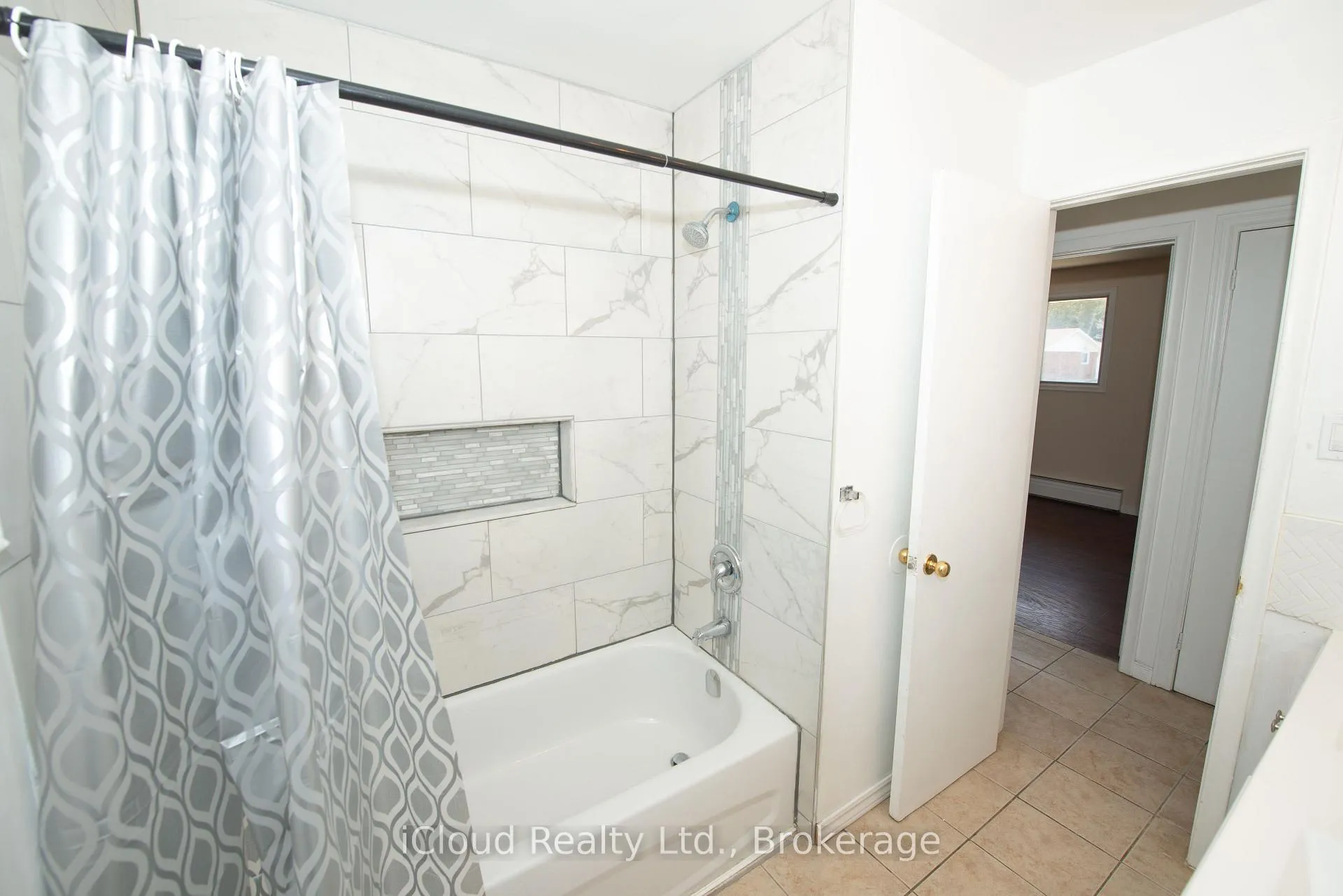 Photo 14 of 536 Glen Forrest Boulevard, Waterloo, Lakeshore Village — HOMEH