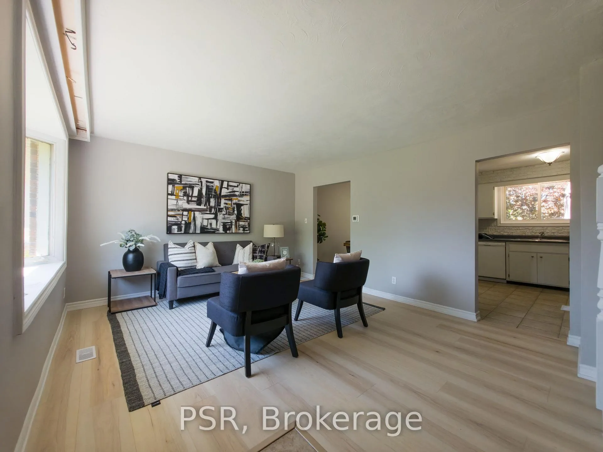 Photo 3 of 11 Elmsdale Drive, Kitchener, Meinzinger — HOMEH