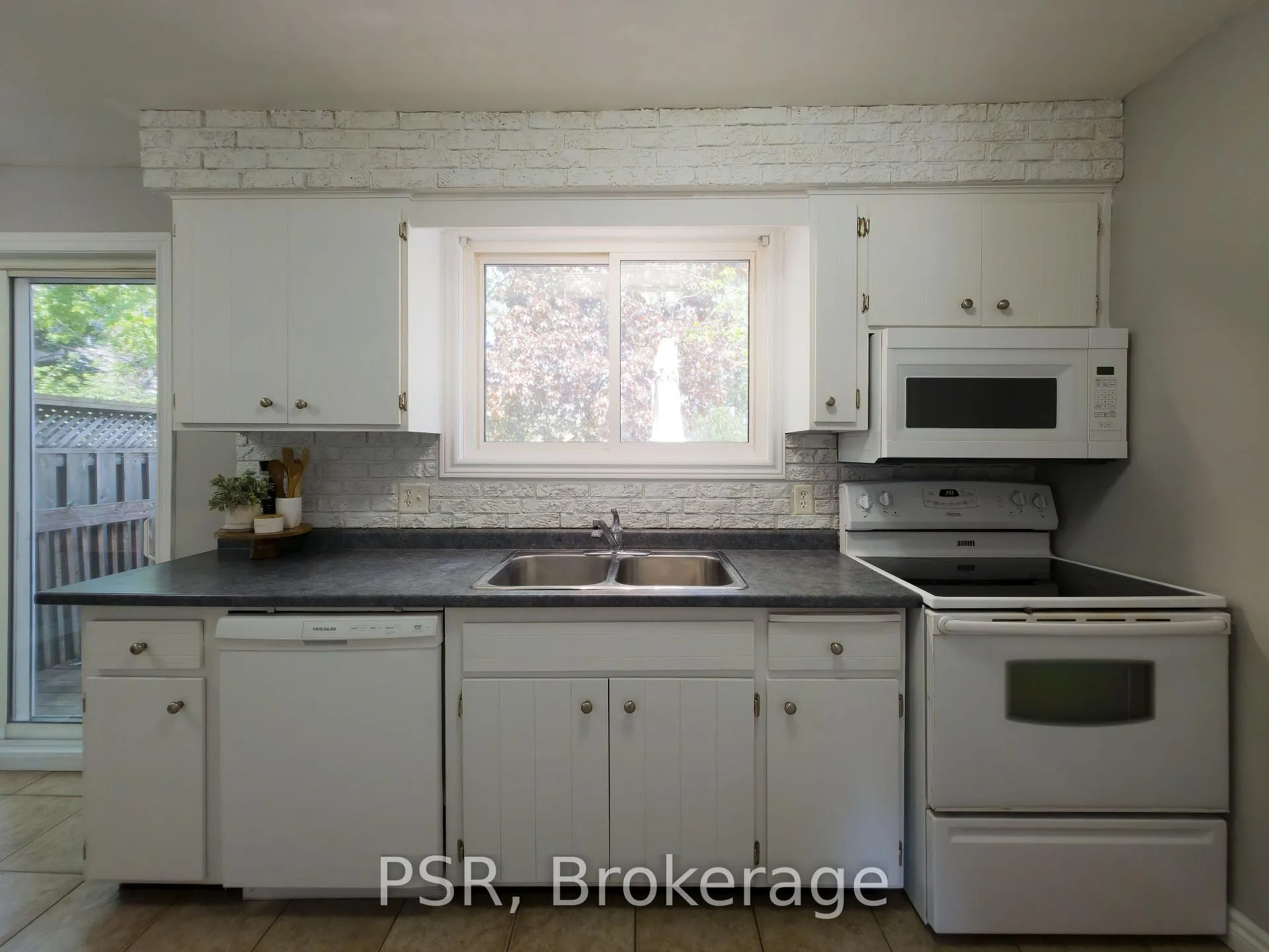 Photo 7 of 11 Elmsdale Drive, Kitchener, Meinzinger — HOMEH